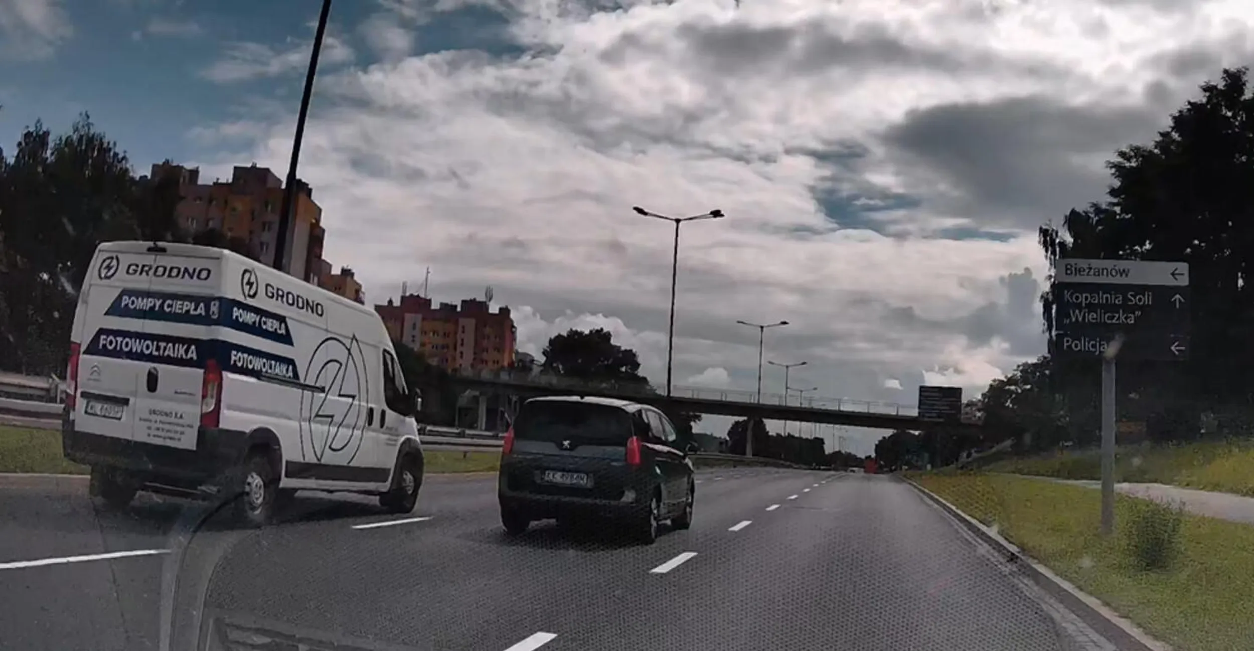 typ w dostawczaku zakochany w lewym pasie