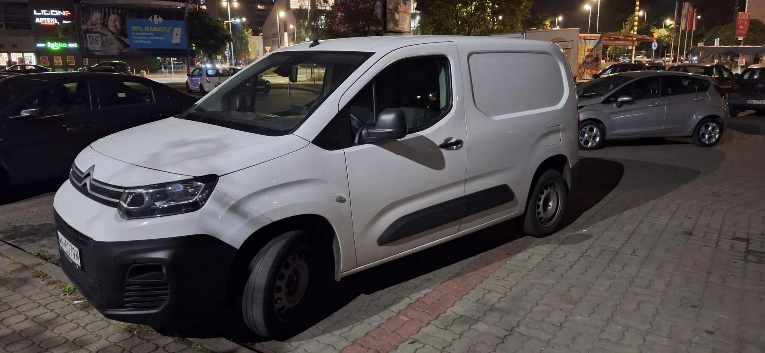 Naucz sie parkować zanim wyjedziesz na parking publiczny