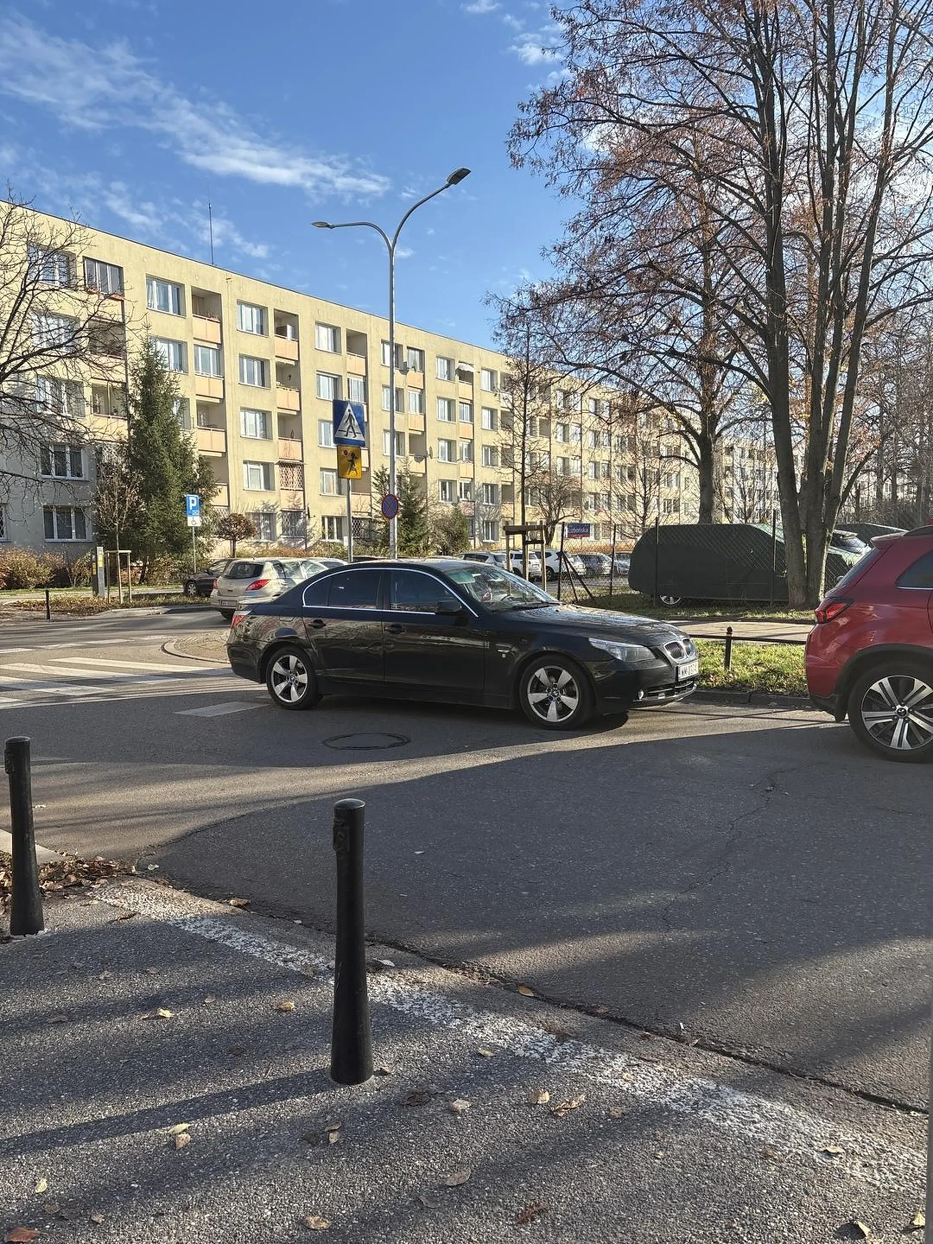 widac ze to blondynka stanela prosto na pasach?