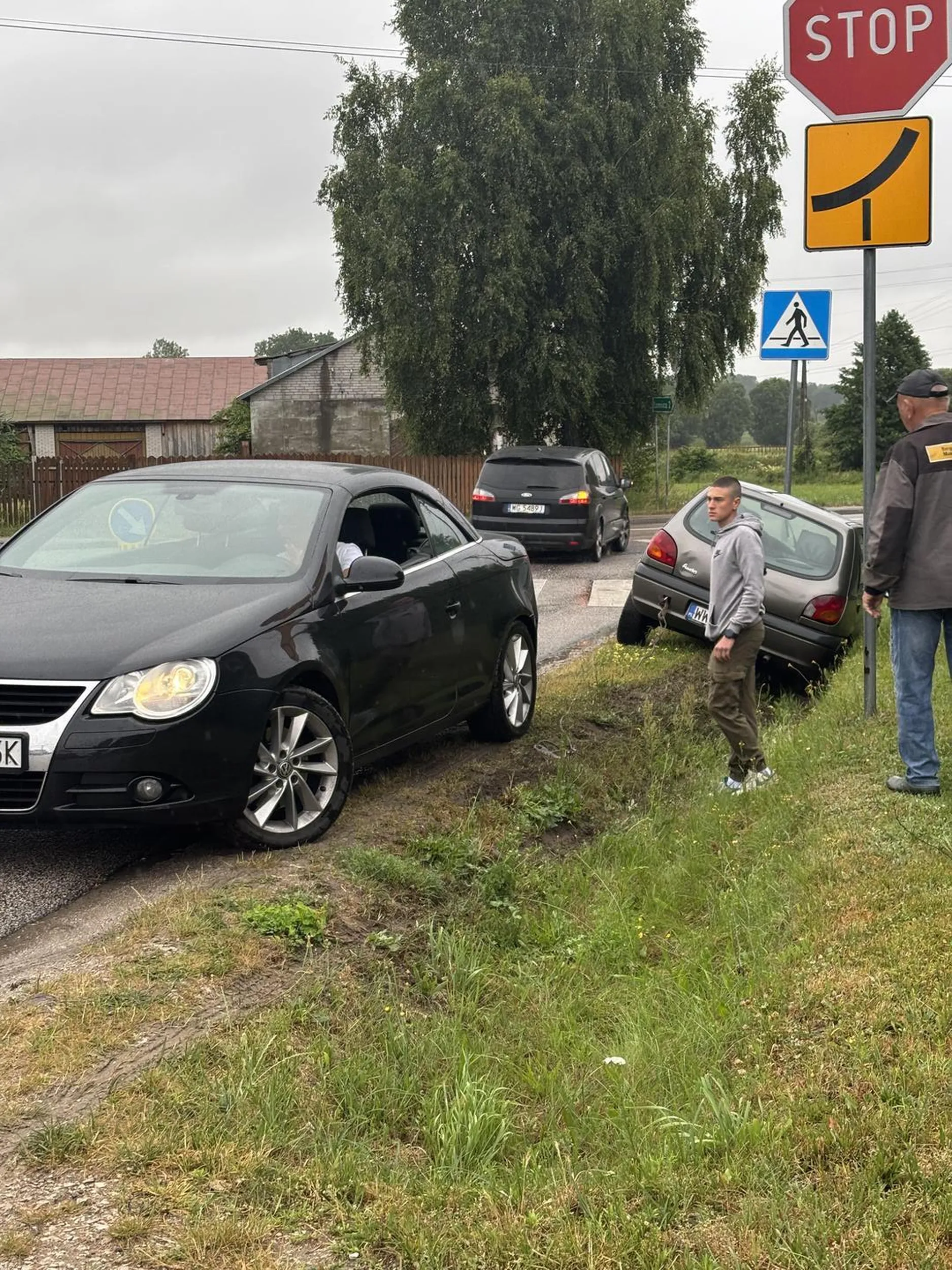 Wyciągał jakiegoś kolegę z rowu.