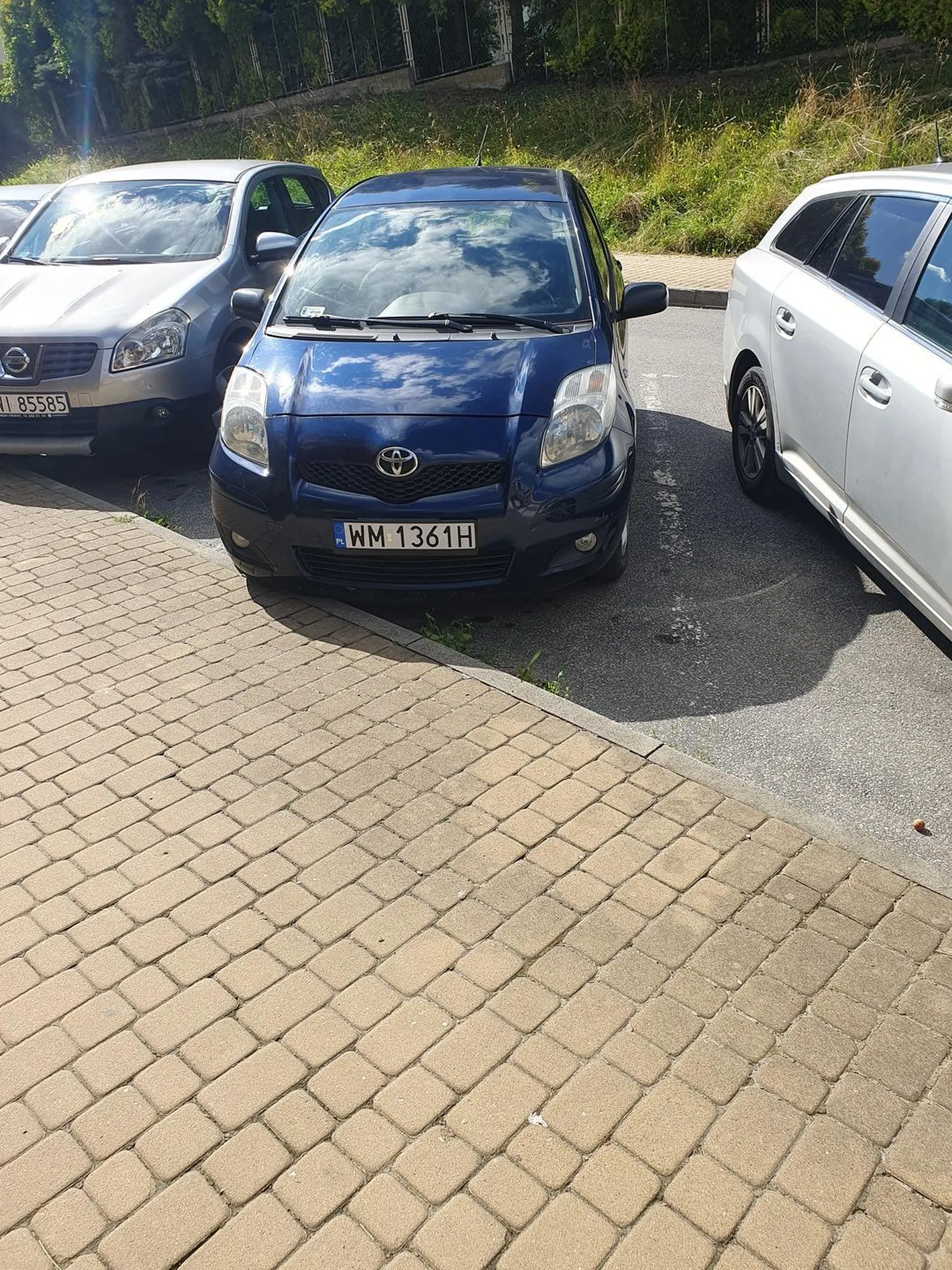 Kierowca z prawej jazdy z chipsów, jeździ od krawężnika do krawężnika, nie używa kierunkowskazów, ogólnie prostak