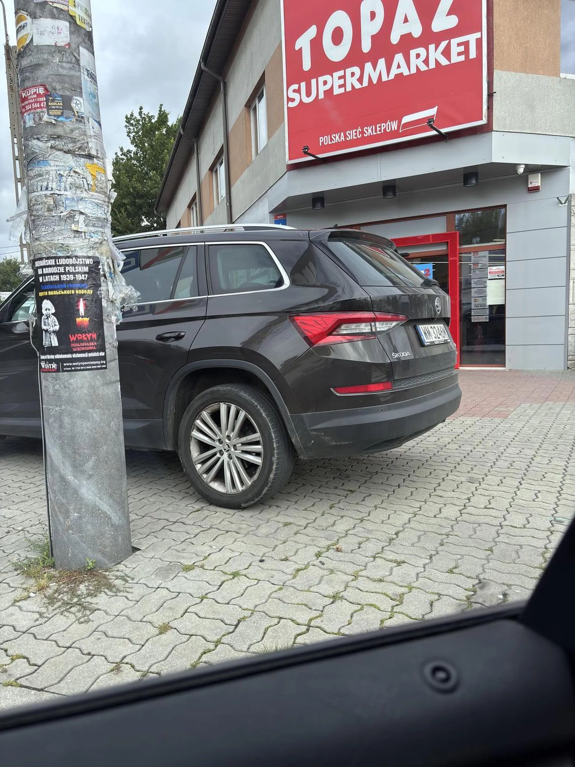 Zajebiście cie nauczyli parkować o ile cie uczyli