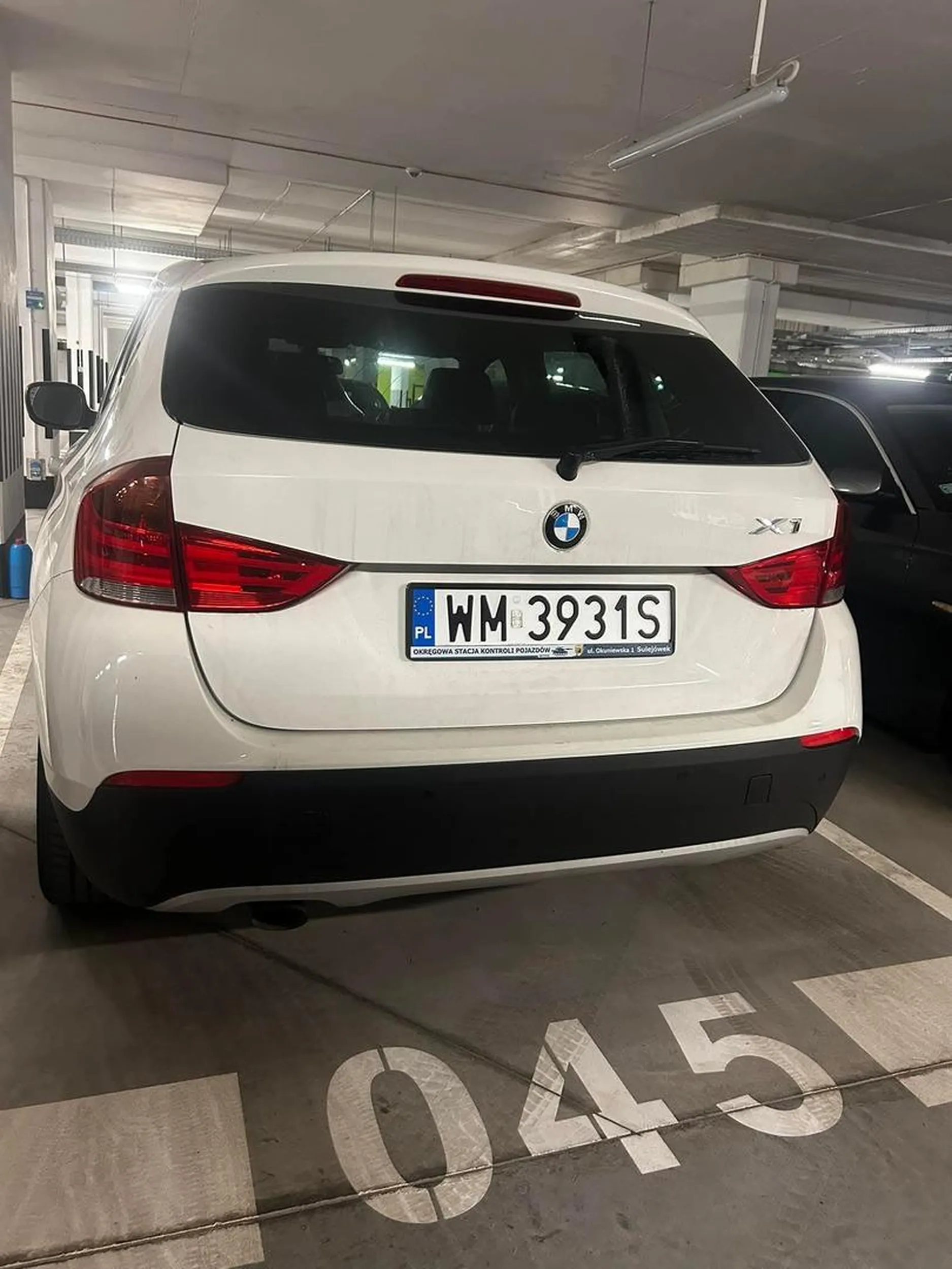 Przyjeżdża i staje na nie swoim miejscu, problem żeby odjechał