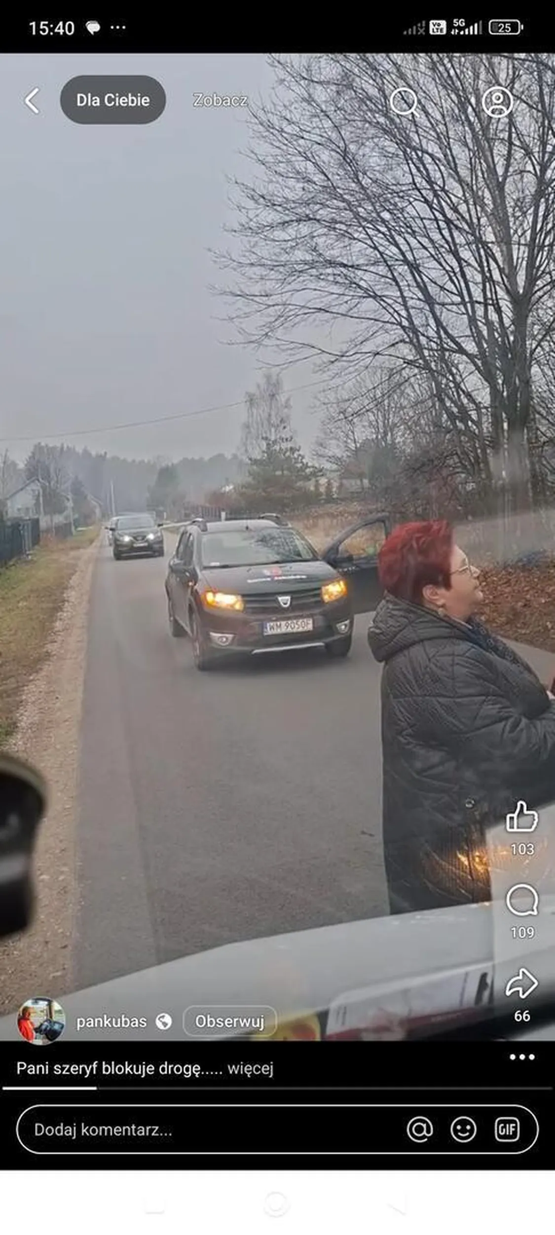 Jakaś emerytka bez podstawnie blokuje drogę,nie jest władza