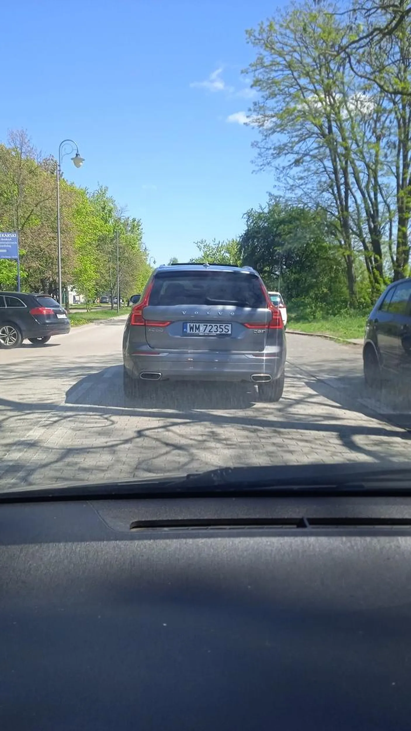 Ameba za kierownicą wymusza pierwszeństwo