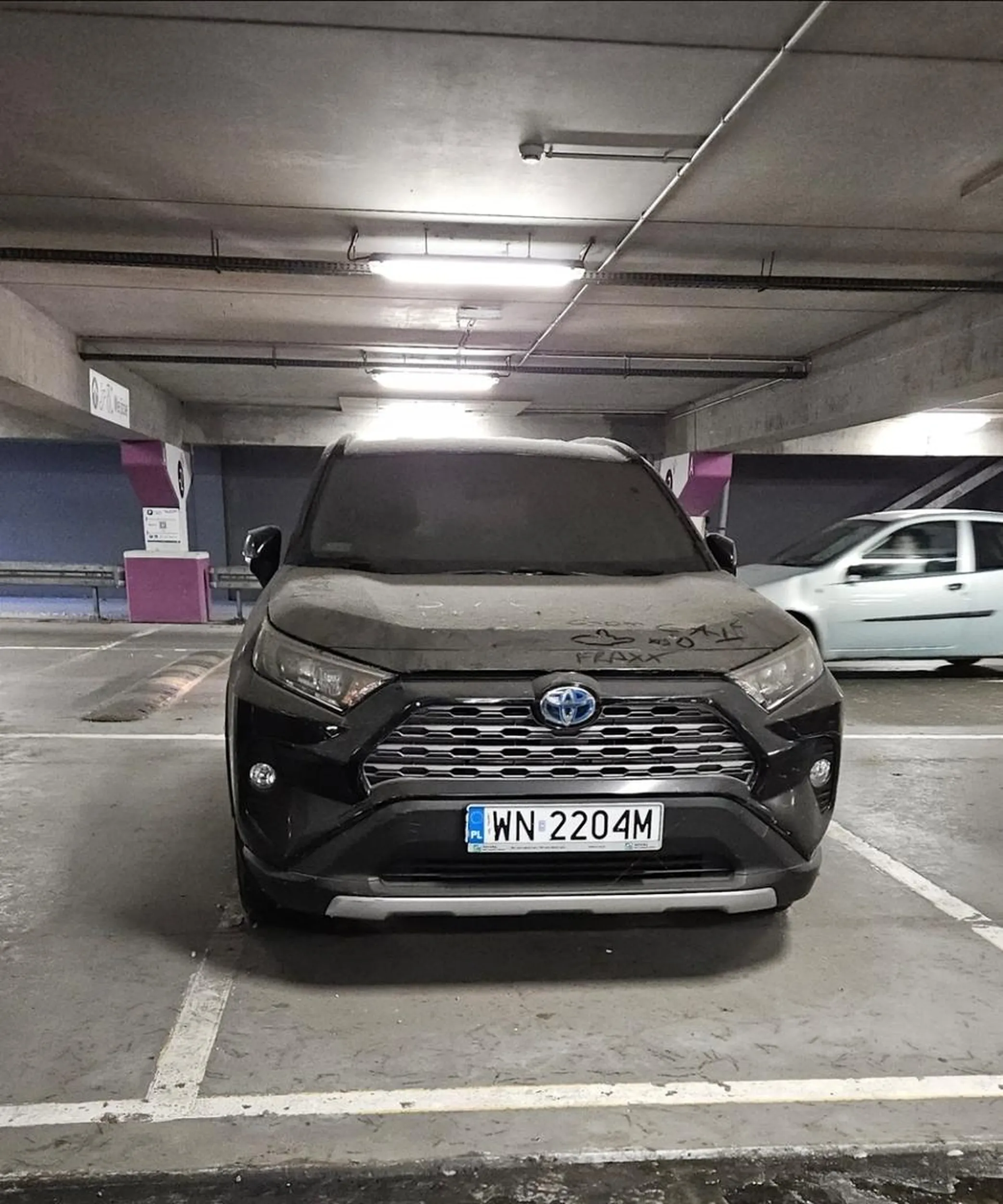 dalej stoi potrzucone, pomimo, że parking jest już płatny... to sie kolo zdziwi