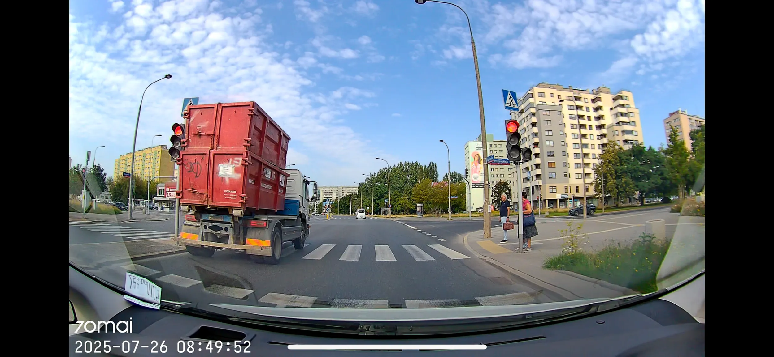 Pan przekroczył prędkość dozwoloną, nie zdarzył zachorować i pojechał na czerwony zagrażając innym.