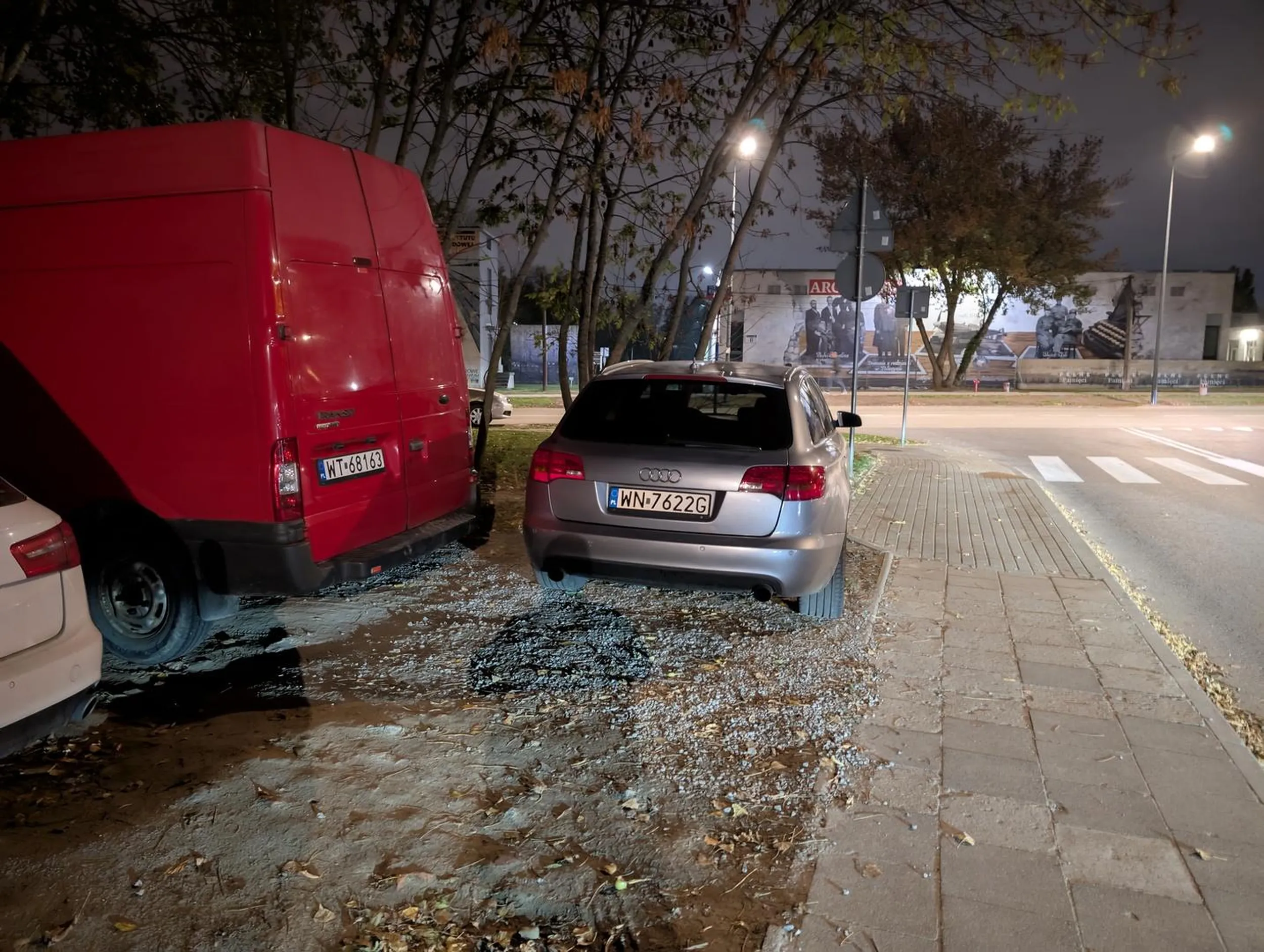 Zmieszczę się przecież, wszyscy stają.