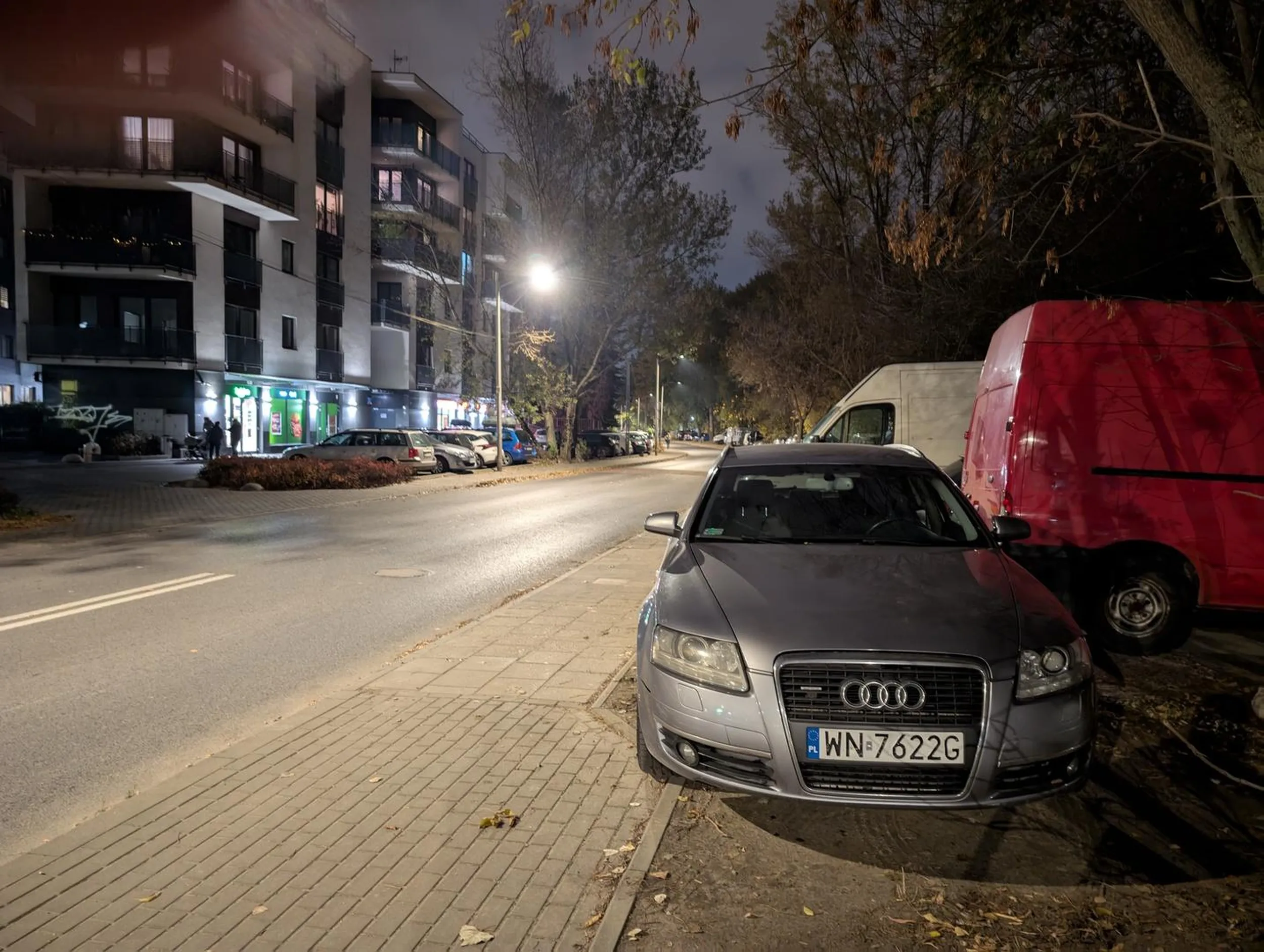 Zmieszczę się przecież, wszyscy stają.