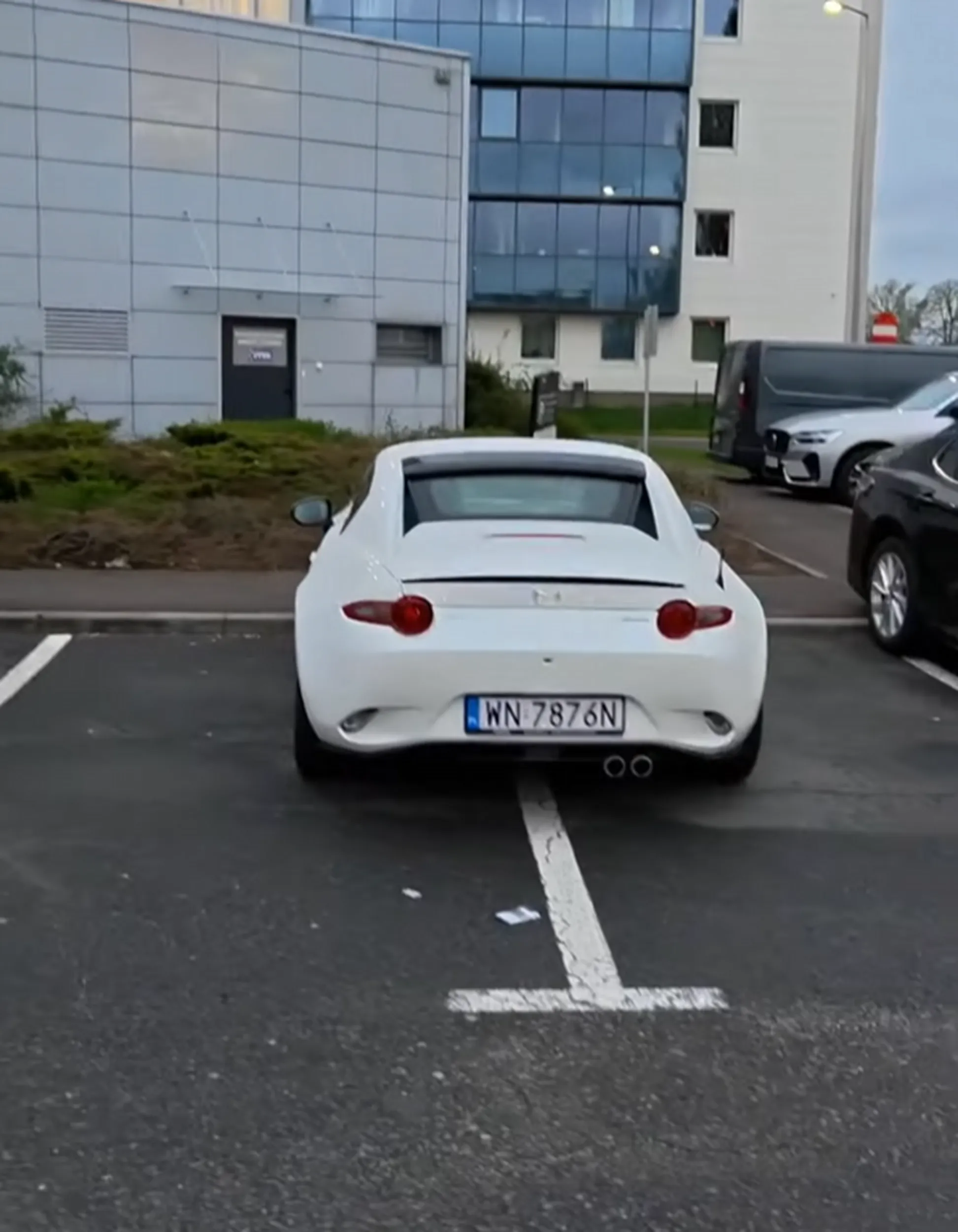 Nie potrafi parkować jak człowiek