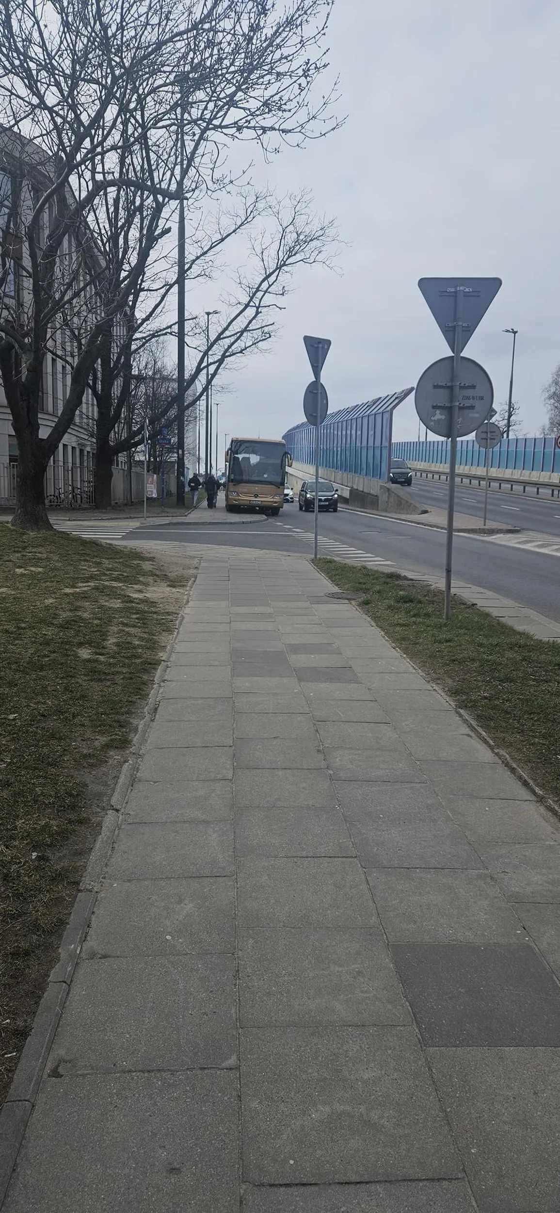 Kolejne parkowanie na ulicy Hynka w Warszawie i kolejny raz firma RAF TRANS