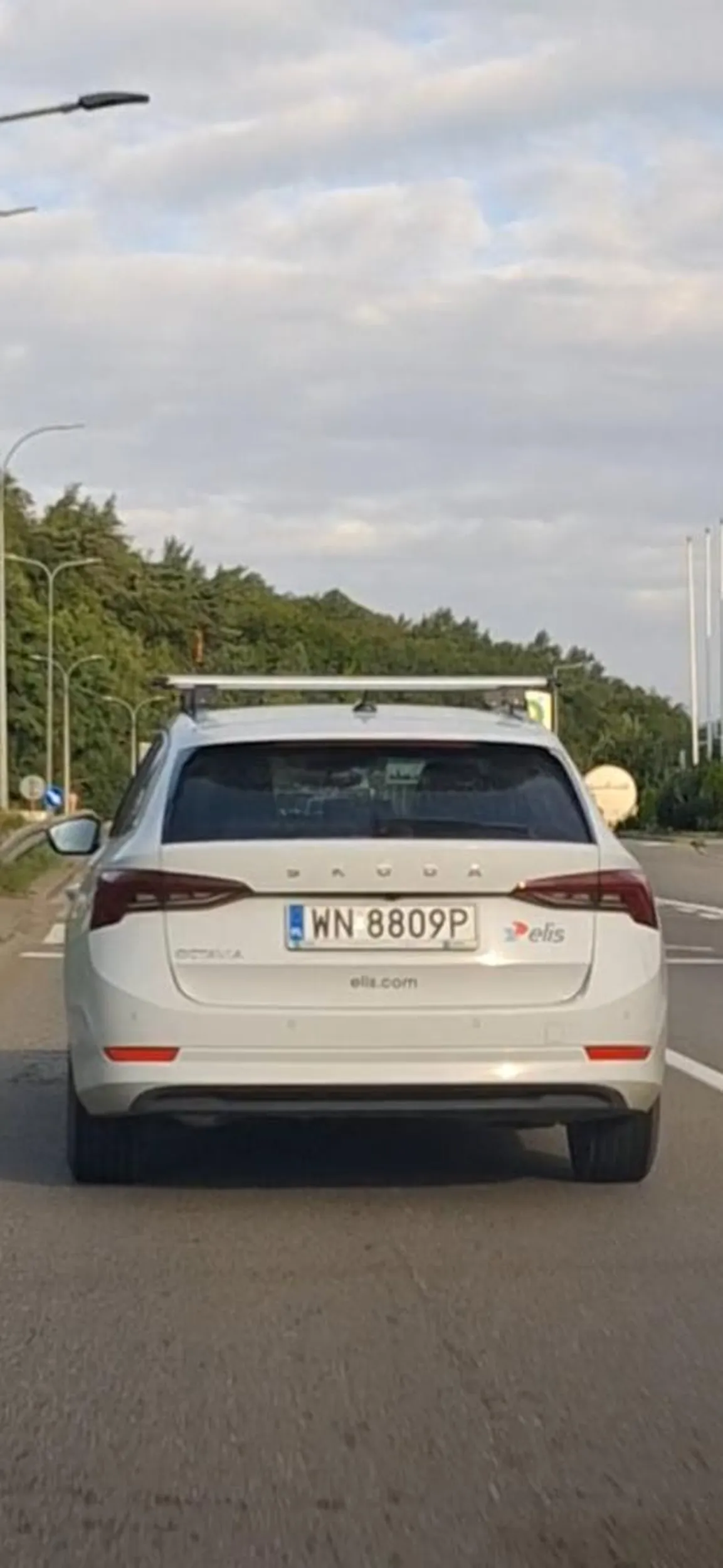 Lewy pas służy  do wyprzedzania nie do blokowania innych kierowców