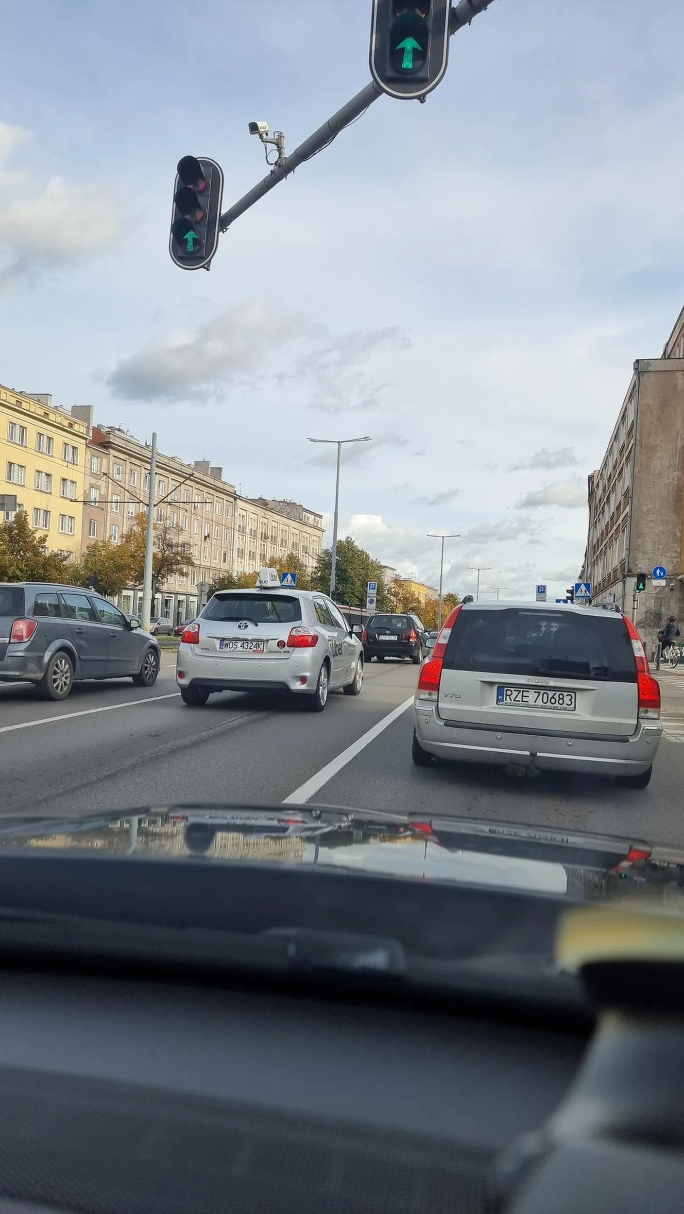 Gnida uberowiec nie jedzie jak zielone się pali i fucki pokazuje