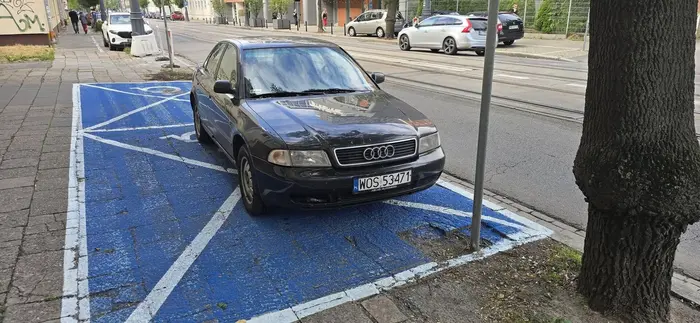 Brak karty uprawniającej do miejsca dla inwalidów.