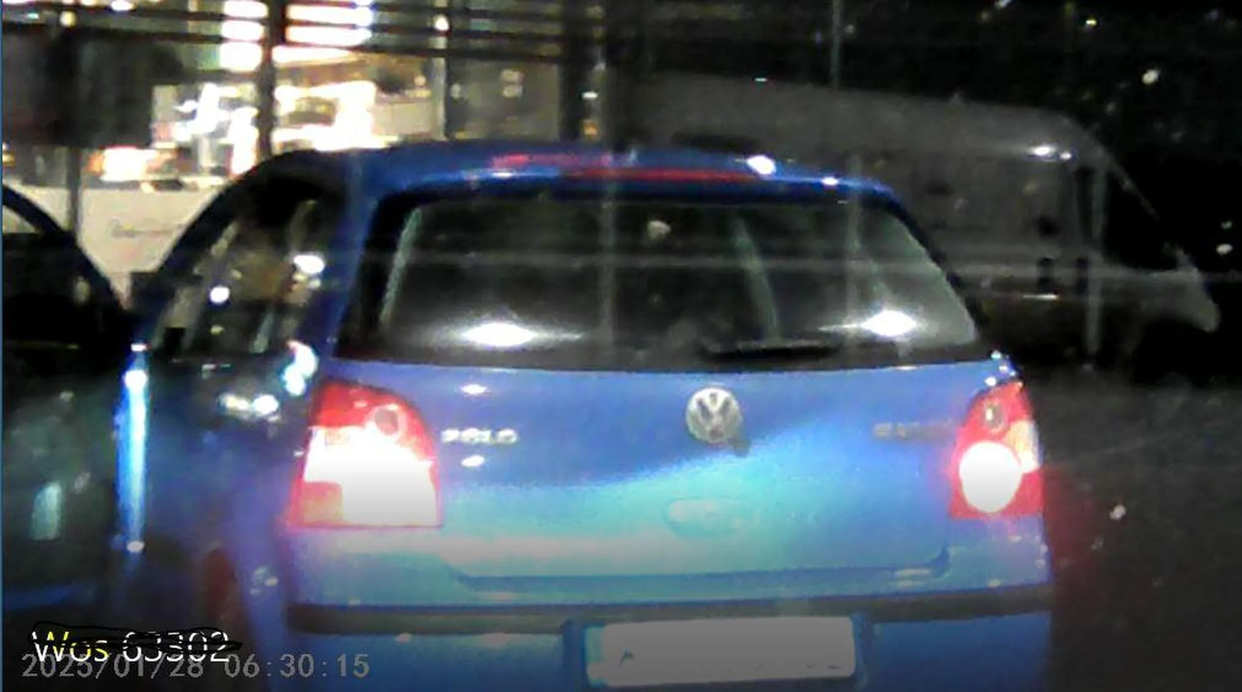 Gbur co się gramoli z tankowaniem swojego pojazdu i zakupem wyżerki ponad 15 minut przy stanowisku do tankowania o świcie pod osłoną nocy w GD. Brak złów na takiego gbura...