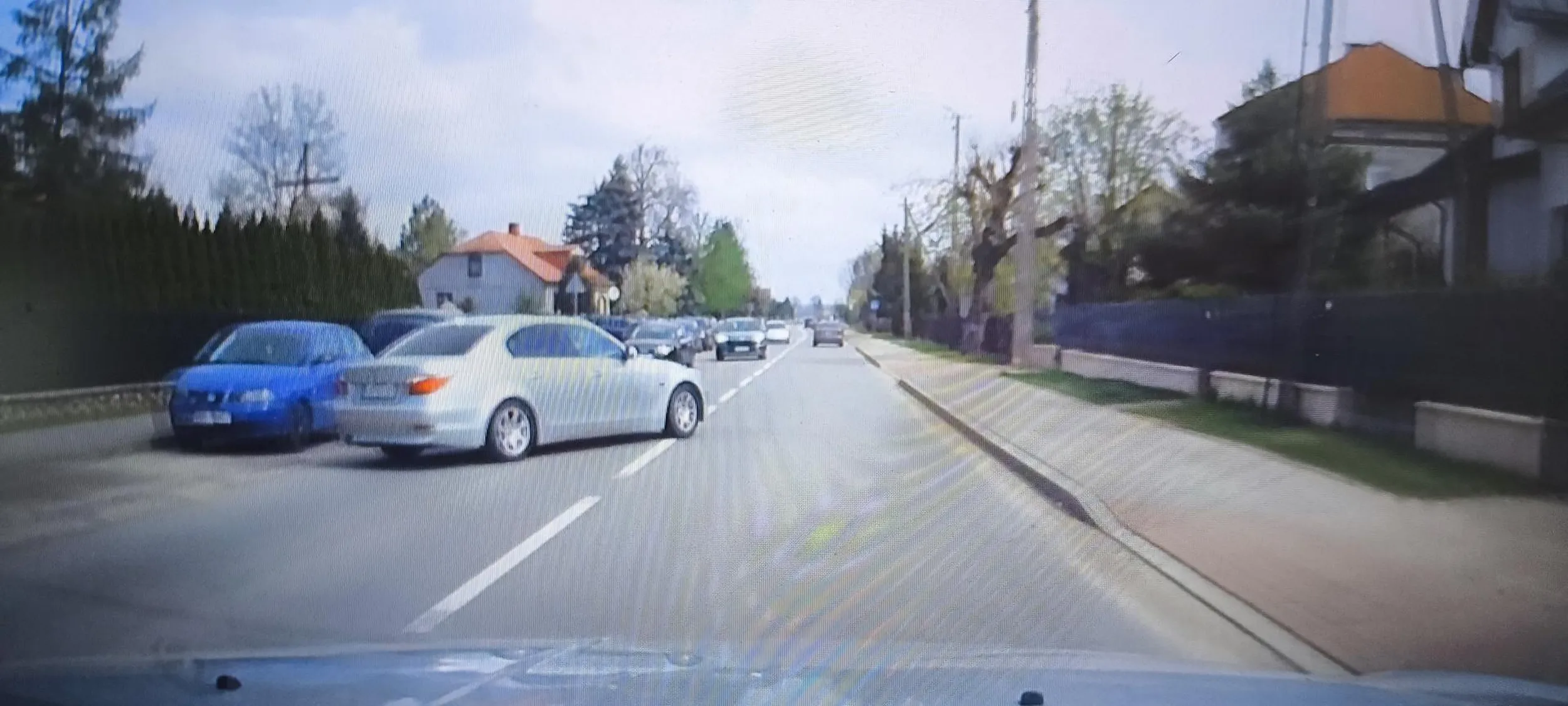 Spójrz w lustro prawe na przyszłość jak wyjeżdżasz z parkingu spod kościoła. Nie pozdrawiam