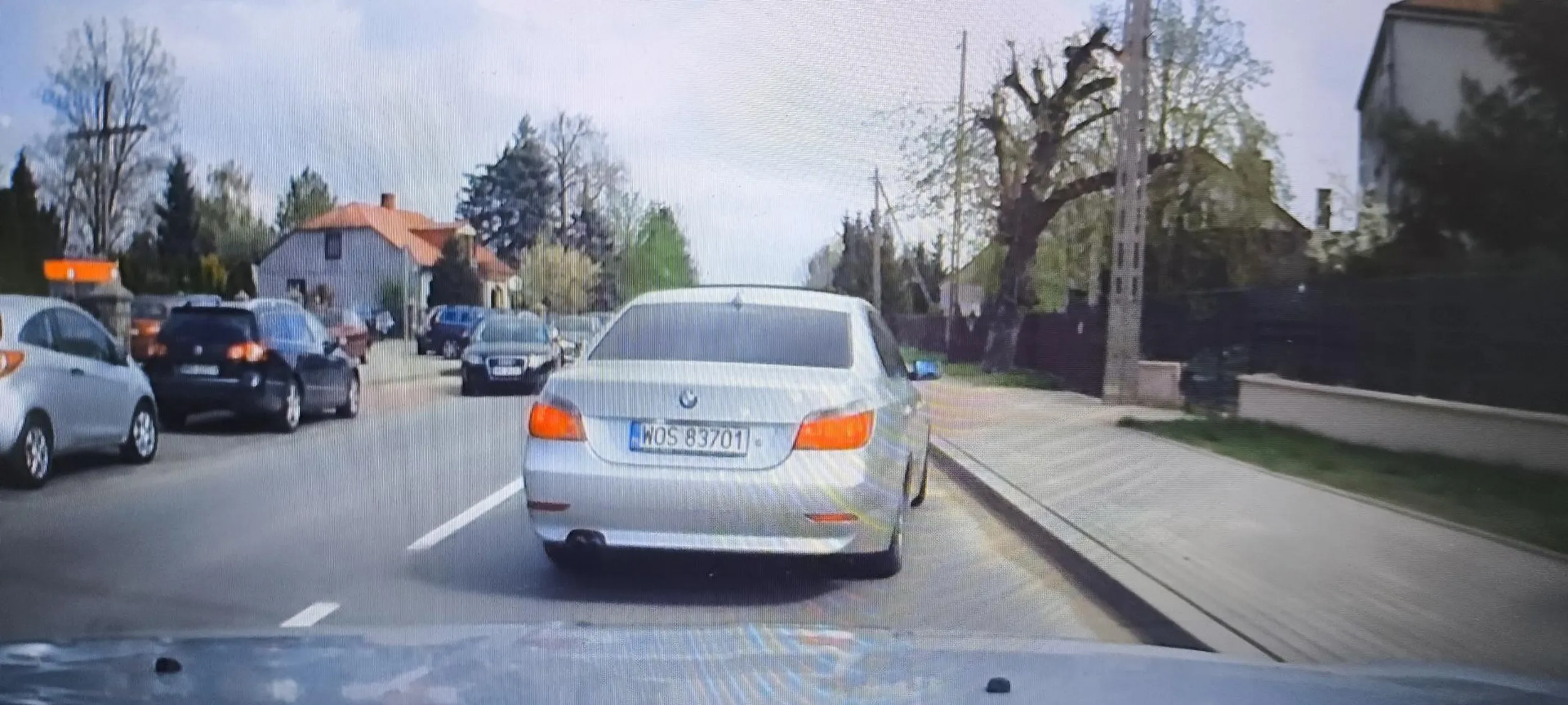 Spójrz w lustro prawe na przyszłość jak wyjeżdżasz z parkingu spod kościoła. Nie pozdrawiam