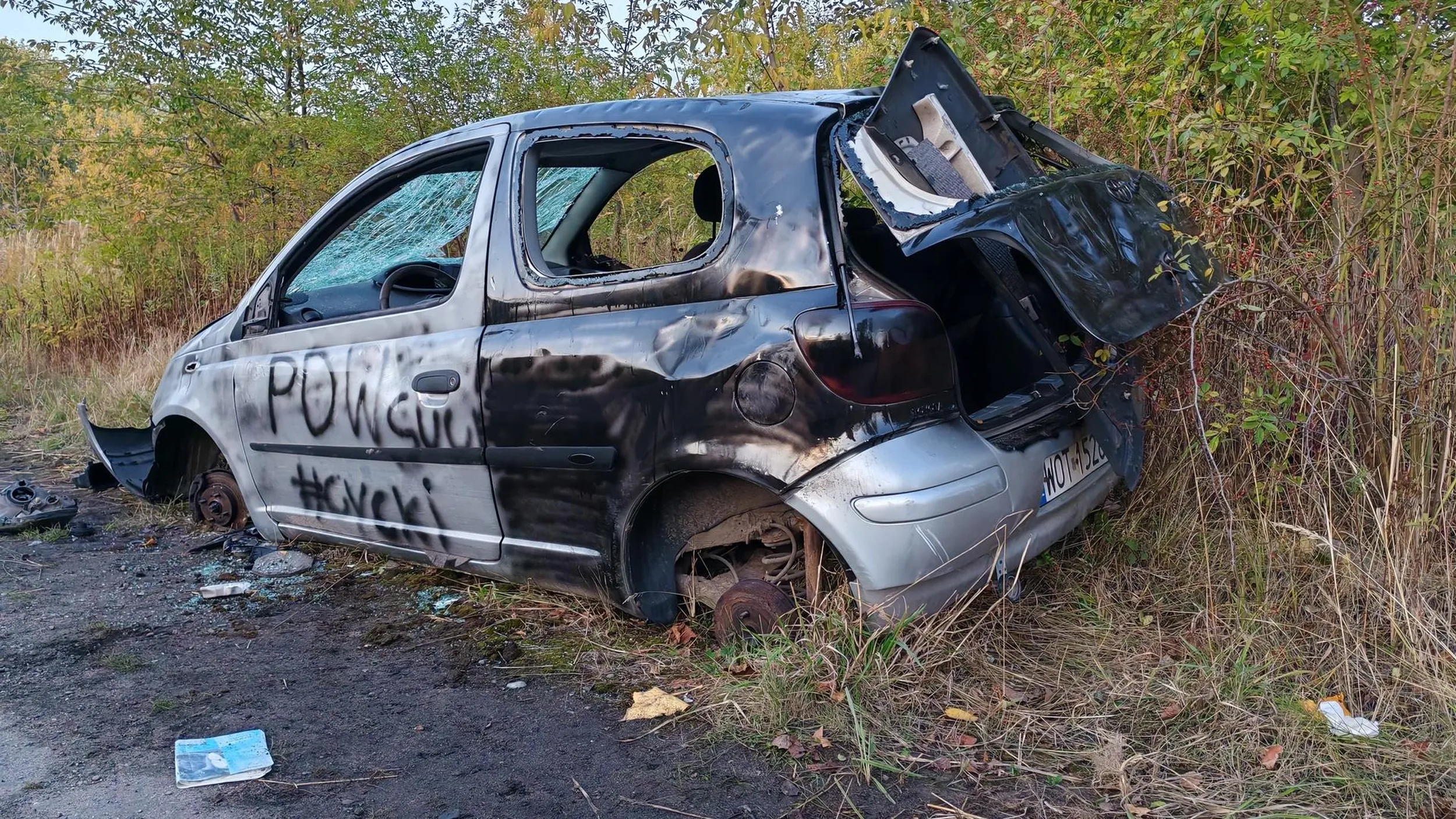 Samochód skończył na dawnym terenie pgr w Mysiadle między Warszawą a Piasecznem