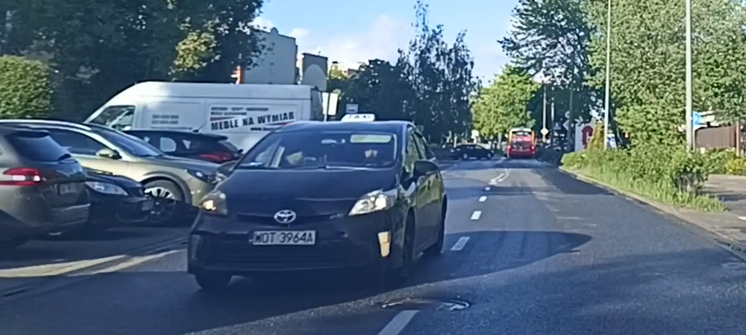 Wrakiem jeździ nielegalny muzułmanin z wizą od PiS  i do tego środkiem ulicy wprost na czołówkę. Musiałem trąbić i się zatrzymać żeby się we mnie nie wbił