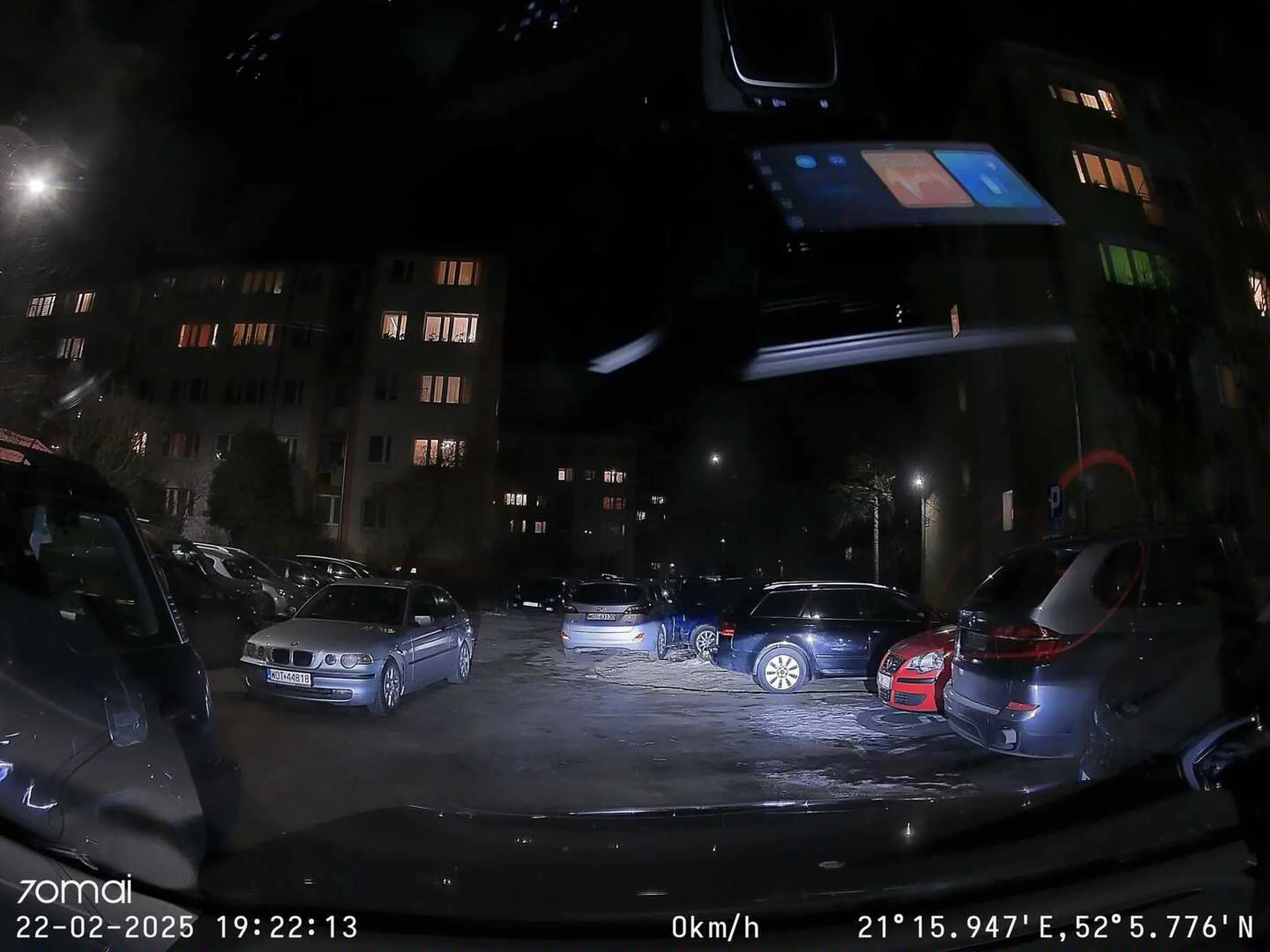 Marka zobowiązuje. Wyjazd zablokowany przez godzinę bo wielmożny pan zaparkował. A reszta niech stoi.