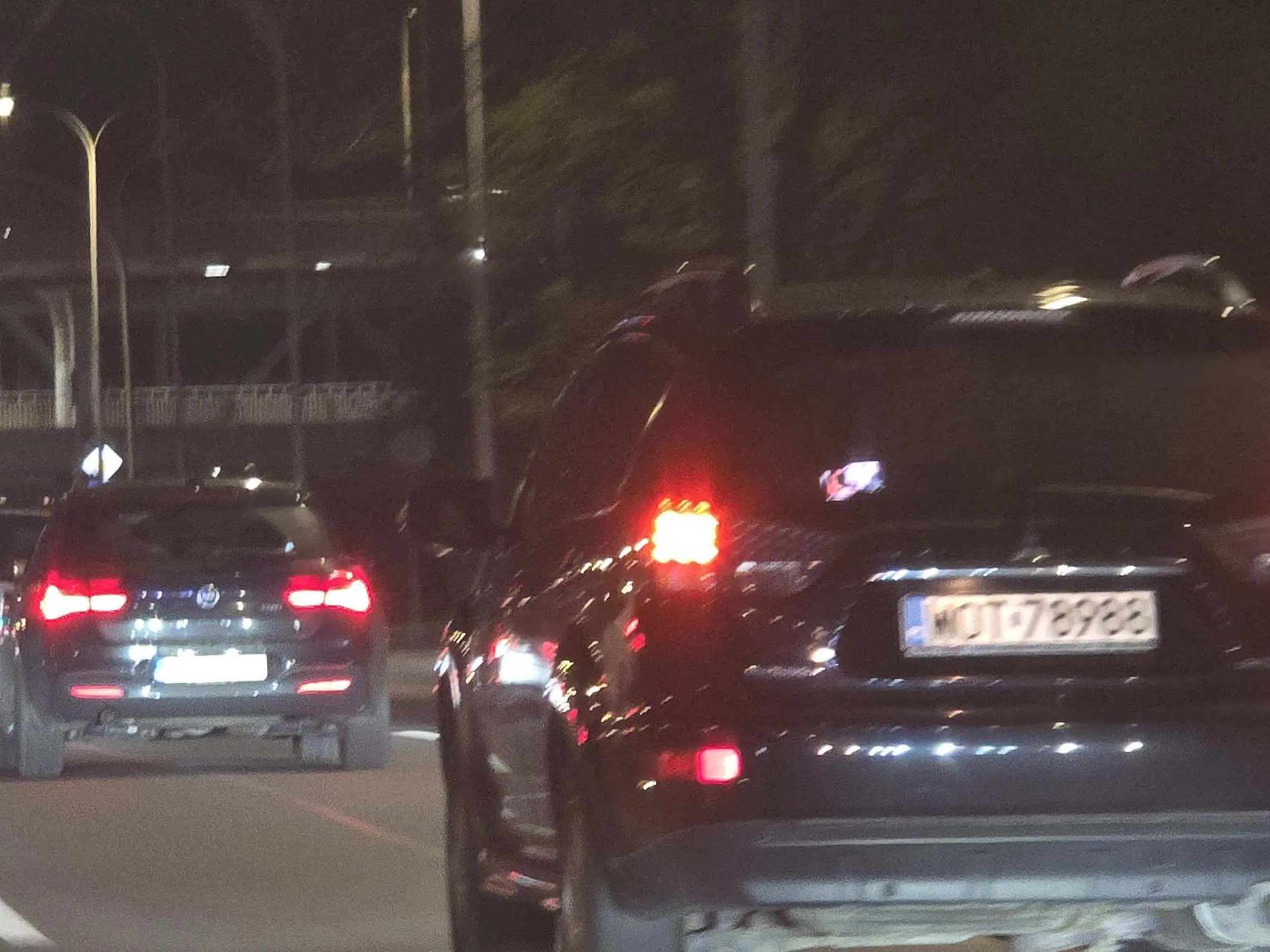 Proszę nie oglądać filmików za kierownicą.