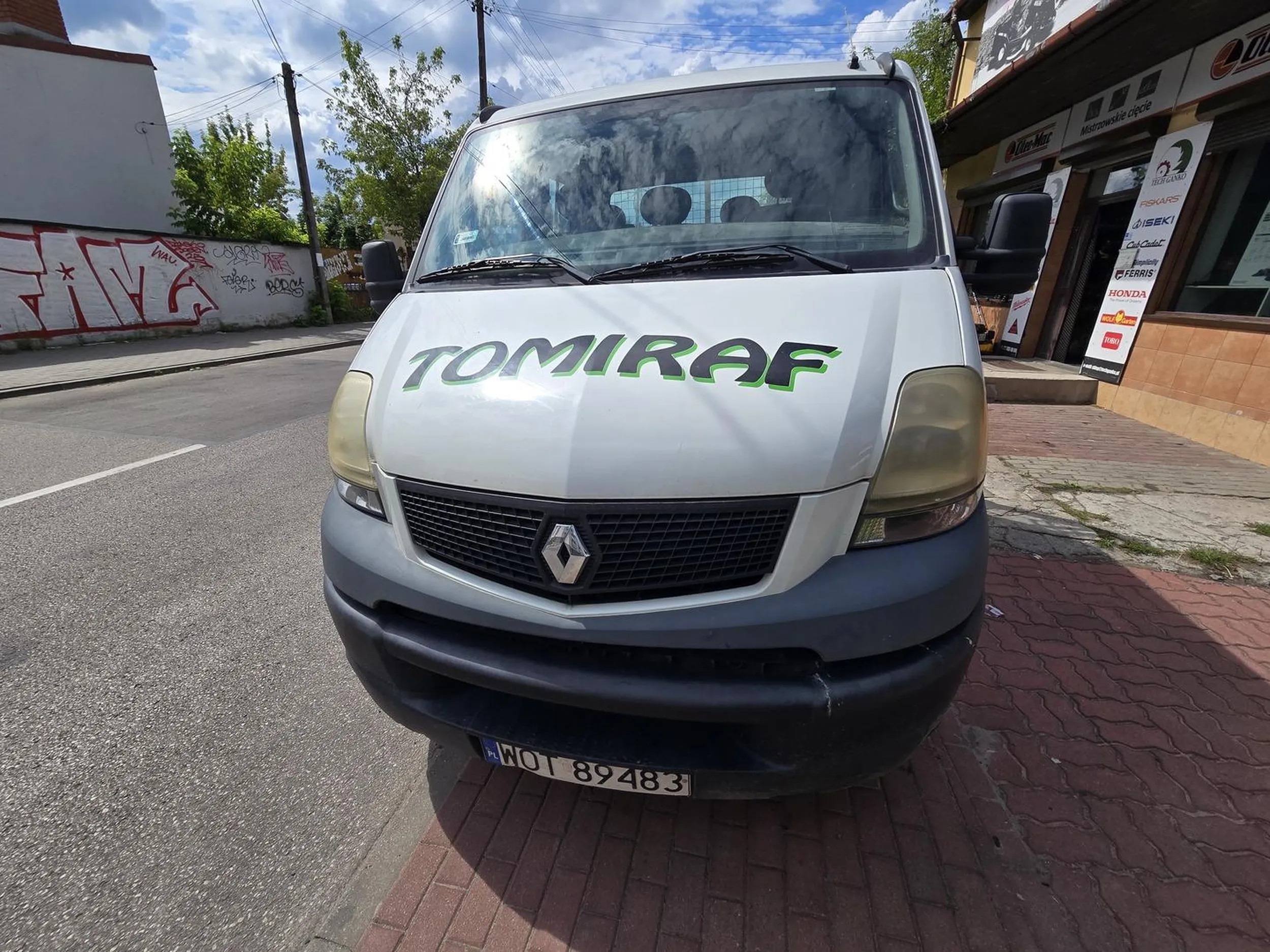 Chodnik nie jest miejscem parkingowym dla ciebie