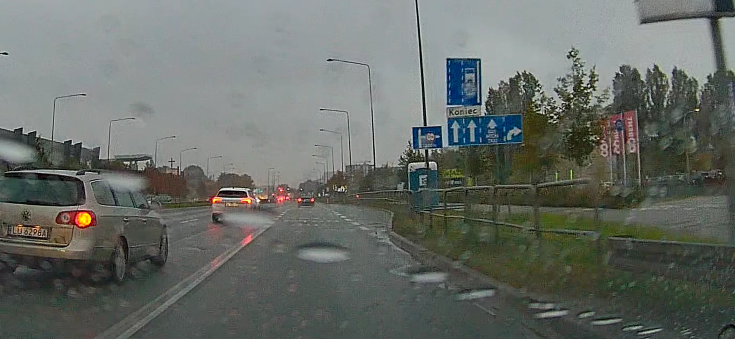 W014008 Może kiedyś przestanie jeździć bus-pasem i na czerwony światła - ale napewno nie w tym miejscu.