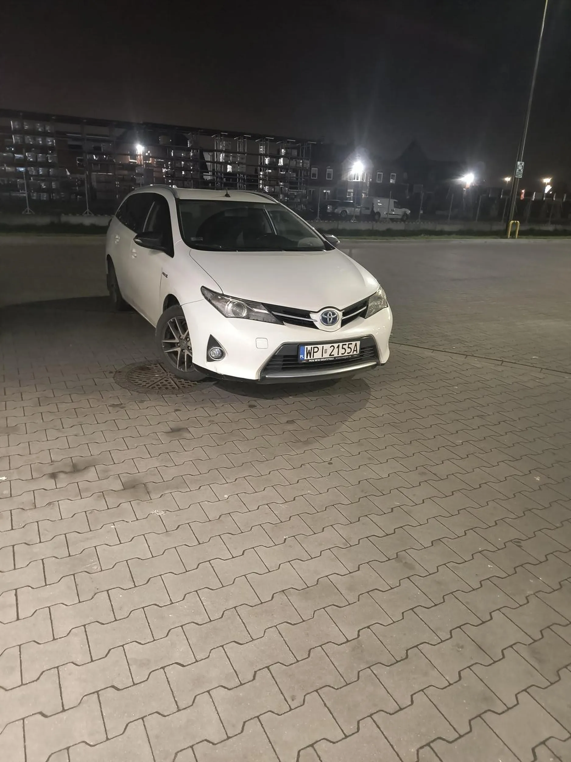 Trzeba było jeszcze pusta kre tyn ko wjechać do sklepu.