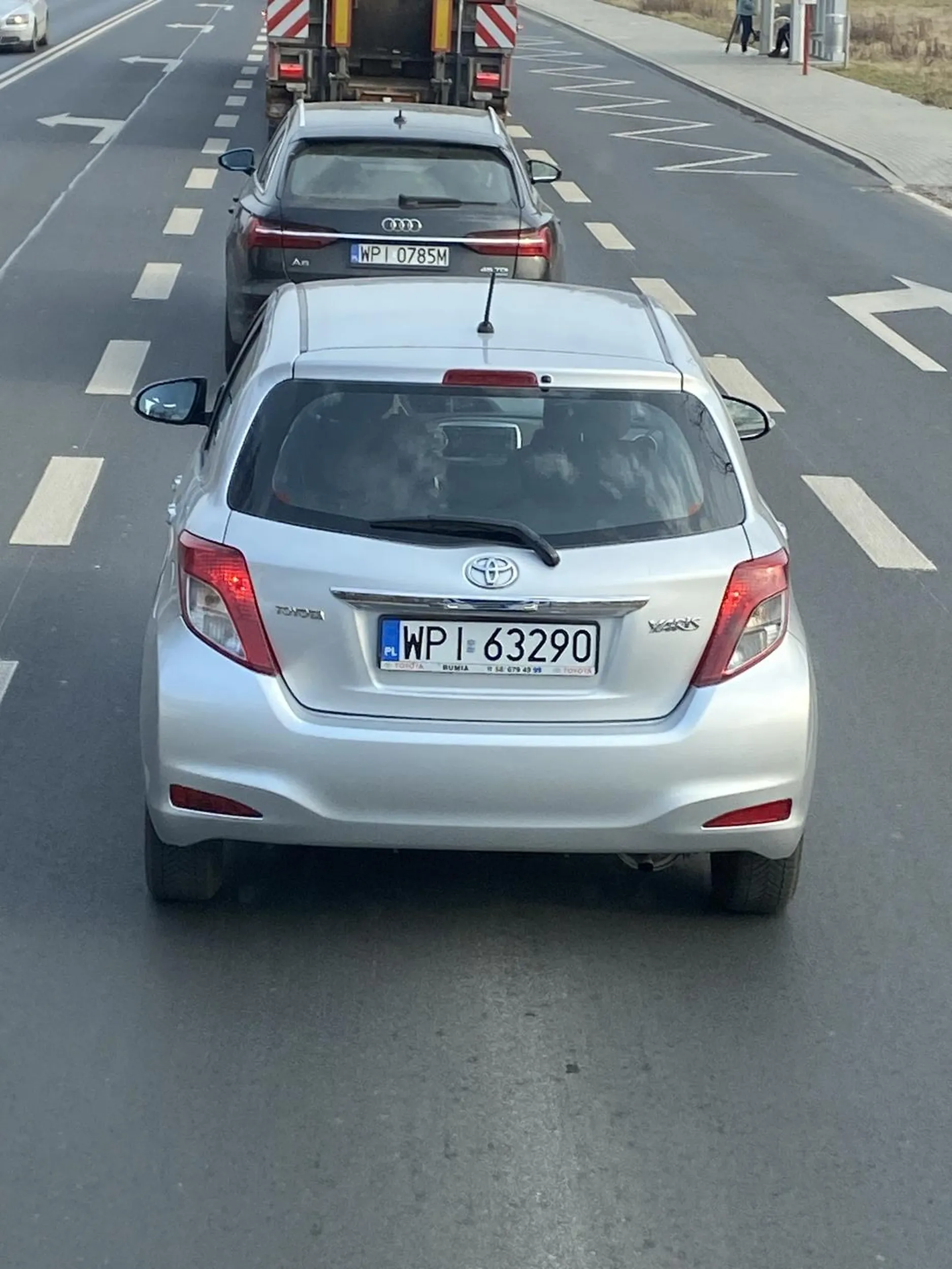 11 Marca 25r w godzinach 15;28-15:30 wyrzuciła pani śmieci do rowu (skórkę od banana, butelkę plastikową) bardzo nie ładnie i mam nadzieję że to był ostatni raz