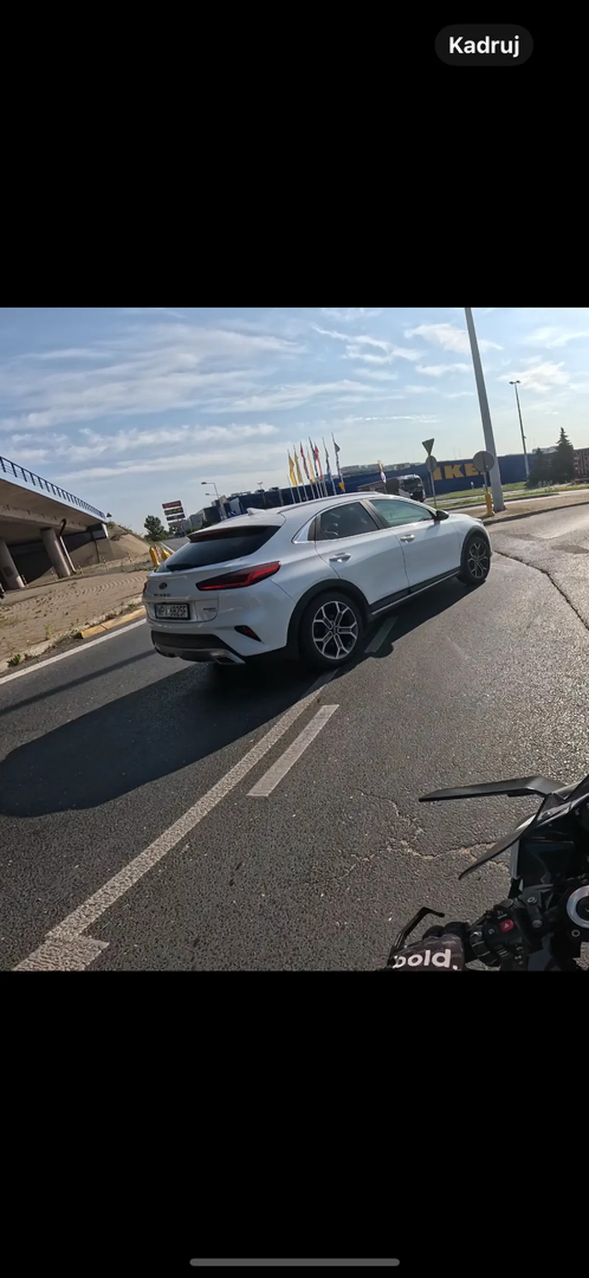 Prawo jazdy wybrane w chipsach brak pojęcia nawet o liniach musiałem chamowac awaryjnie szkoda ze nagrania nie moge wstawić