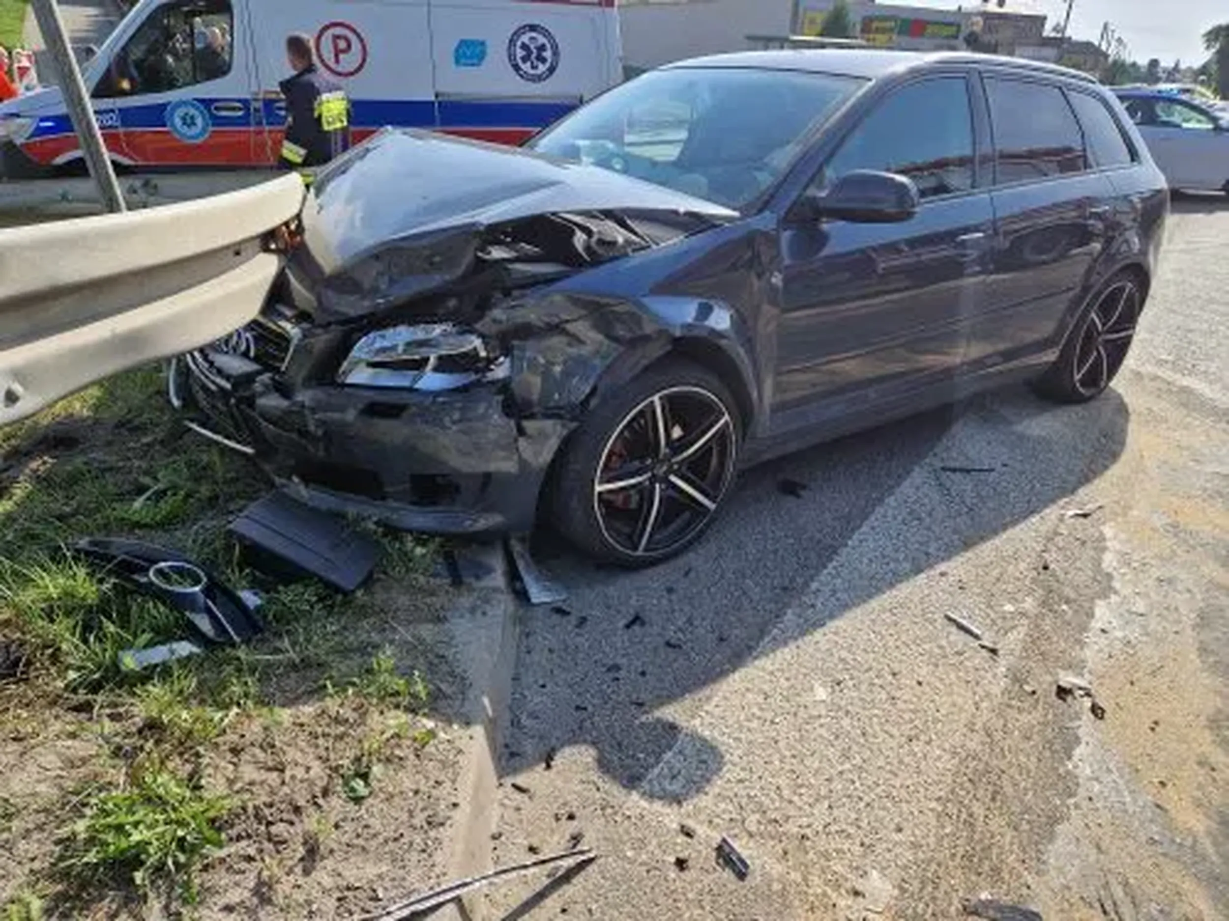 Wyjechał mi na skrzyżowaniu przez niego skasowalem audi na barierce ten kierowca nie powinien dostac prawajazdy