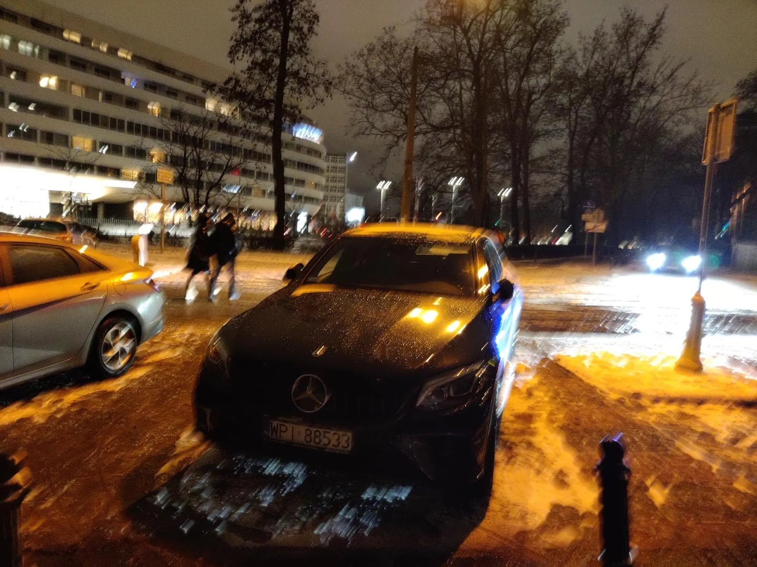 Ciężkodupie go dopadło i na przejściu parkuje.