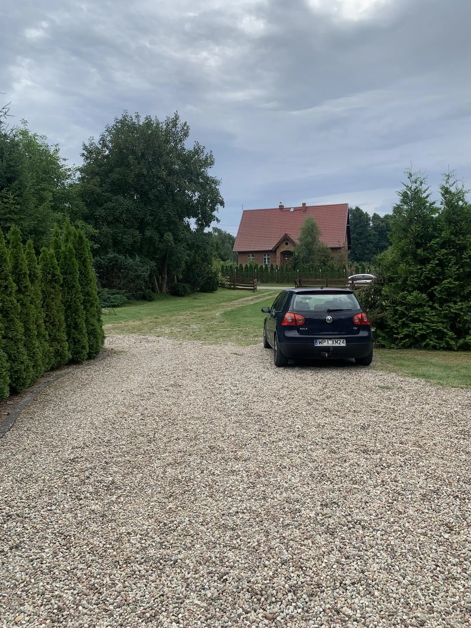 uwazajcie na niego!!!! wjechal mi na podworko i zaczal lac w krzaki