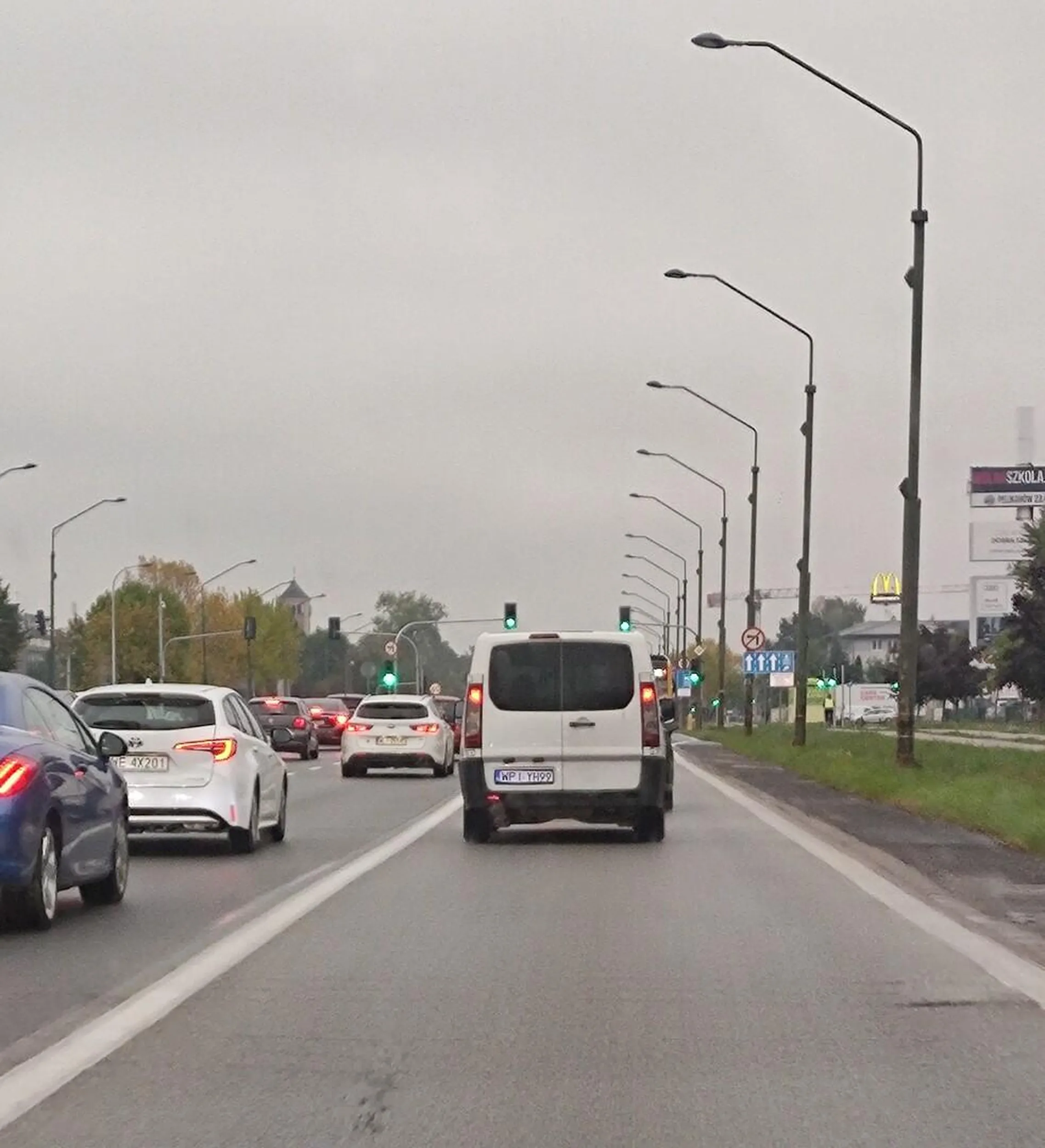 Fiat scudo, który jak był mały chciał zostać elektrykiem i jeździć buspasa i. Szkoda ze tylko to drugiemu zostało.