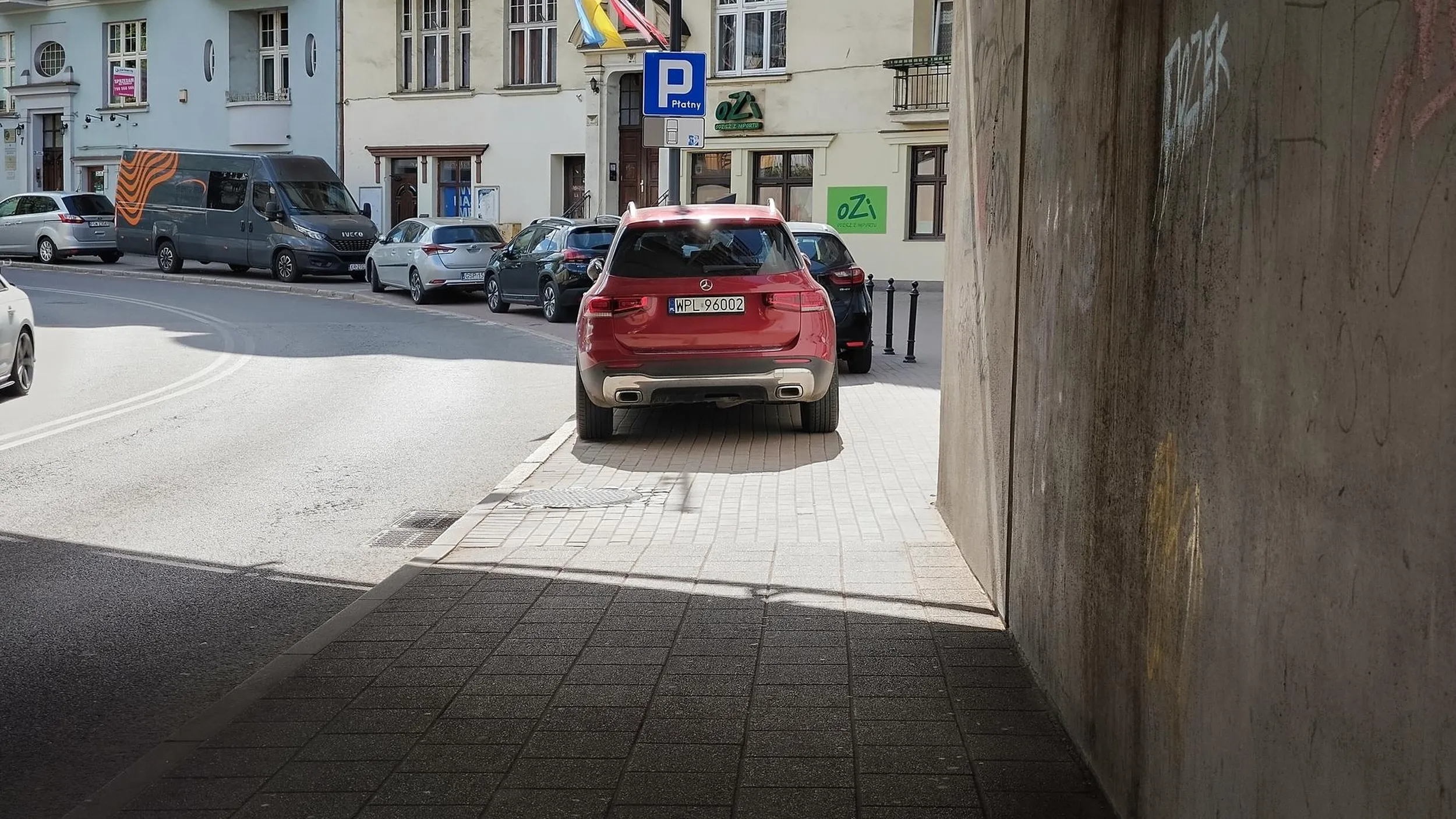 Wsioku z Płocka - miejsce parkingowe jest za znakiem