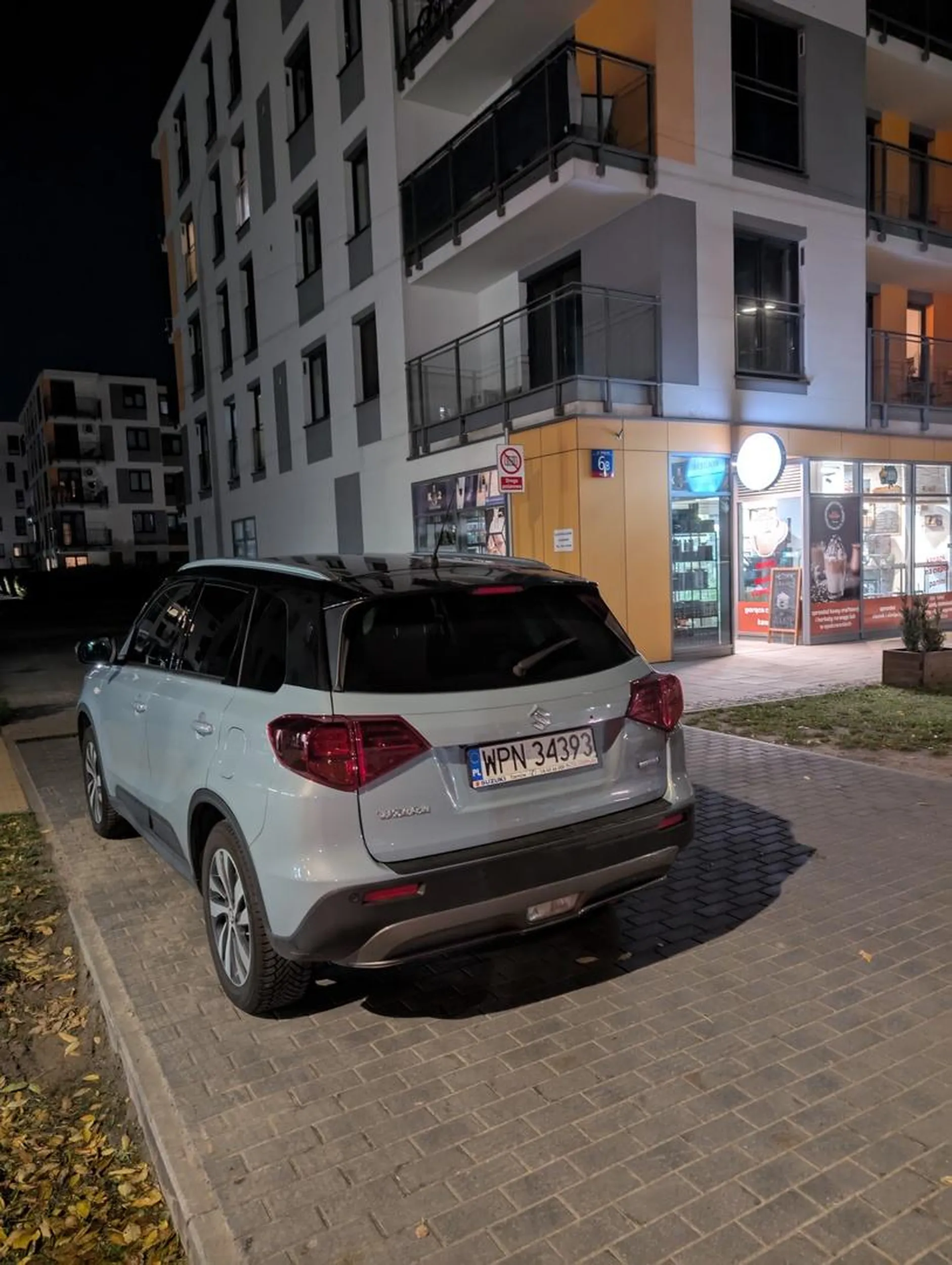 Regularne zastawianie drogi pożarowej, przecież się nie pali :) jeszcze.