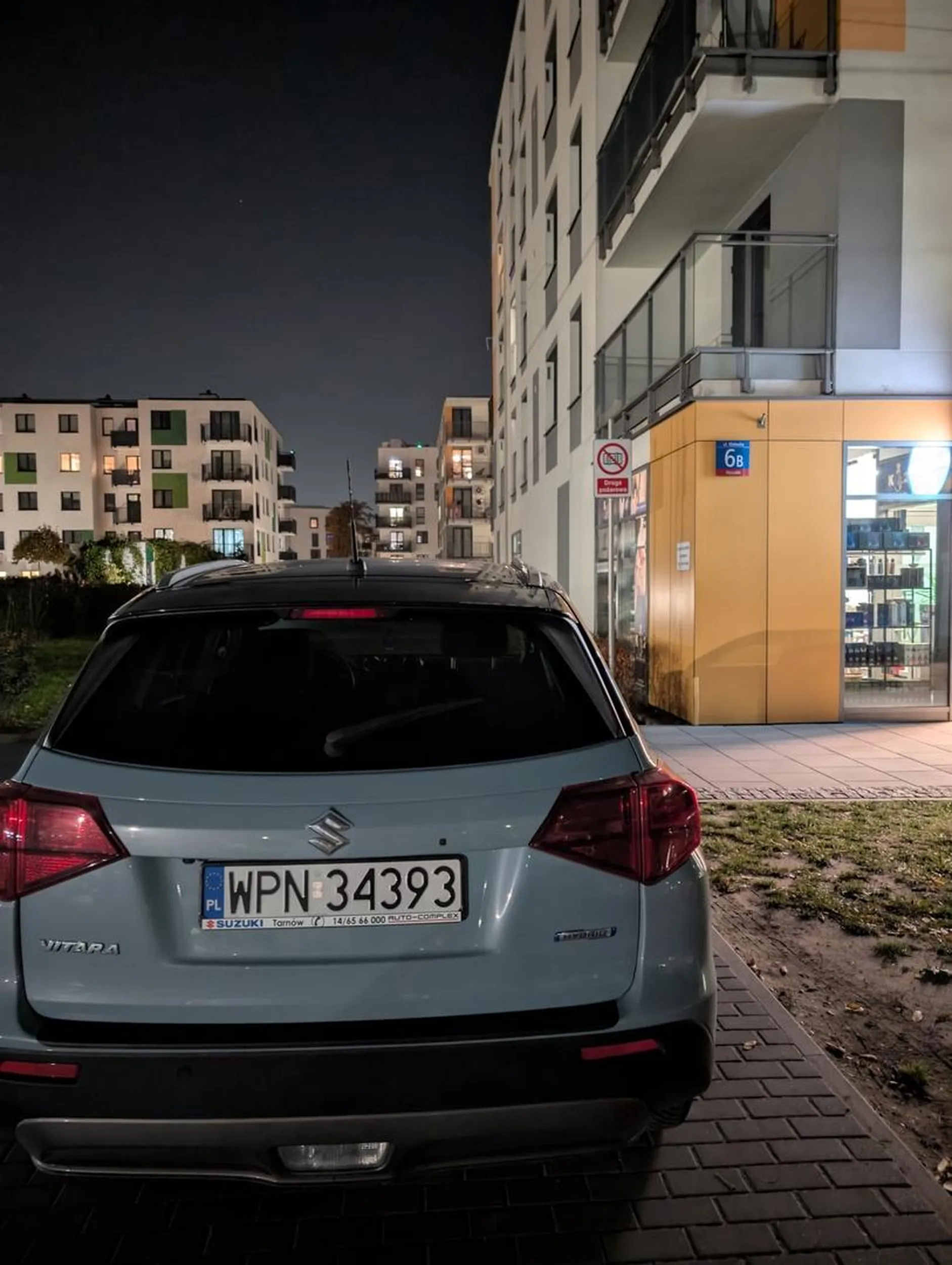 Regularne zastawianie drogi pożarowej, przecież się nie pali :) jeszcze.