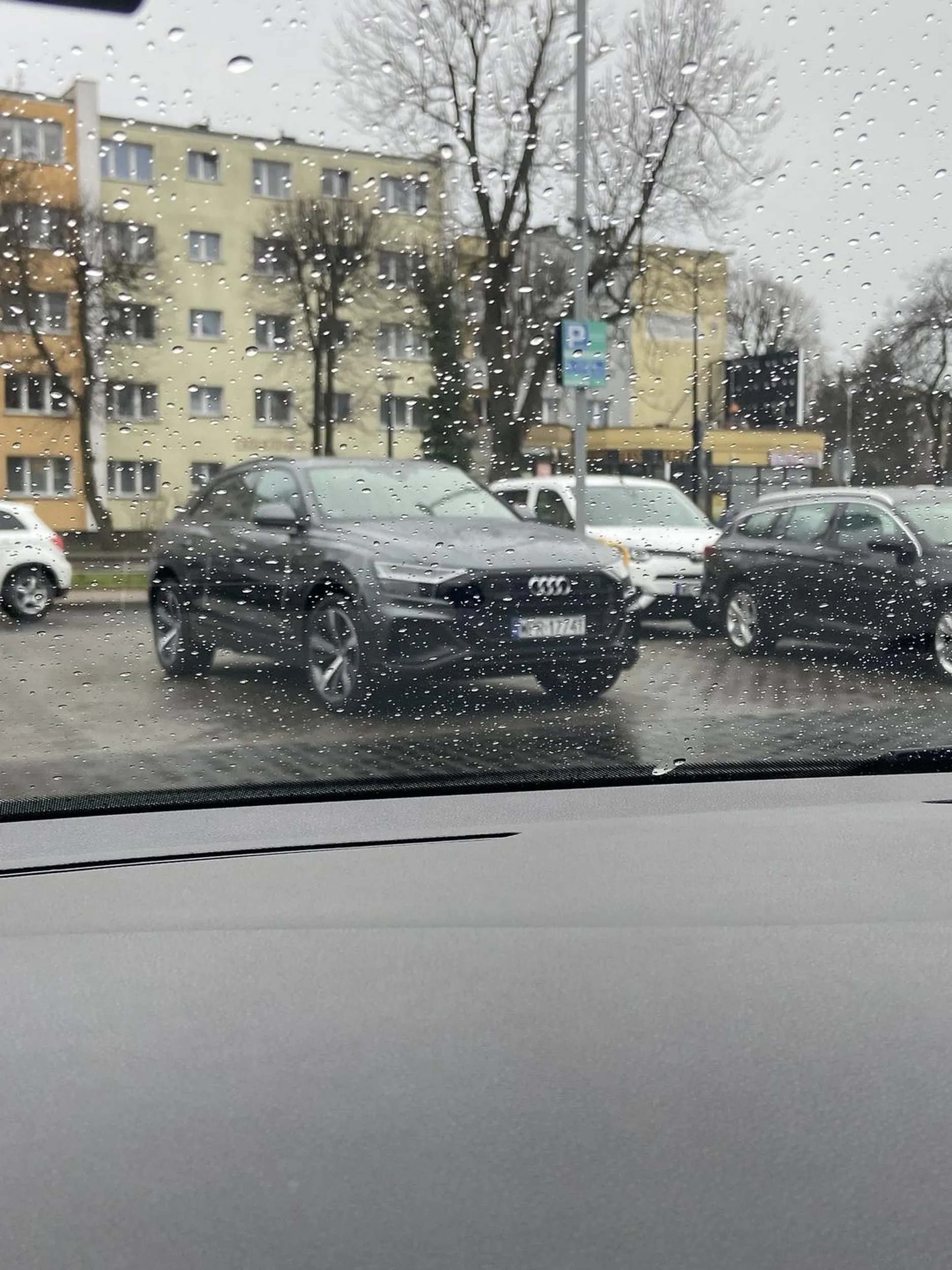 Piękne parkowanie na 3 miejscach