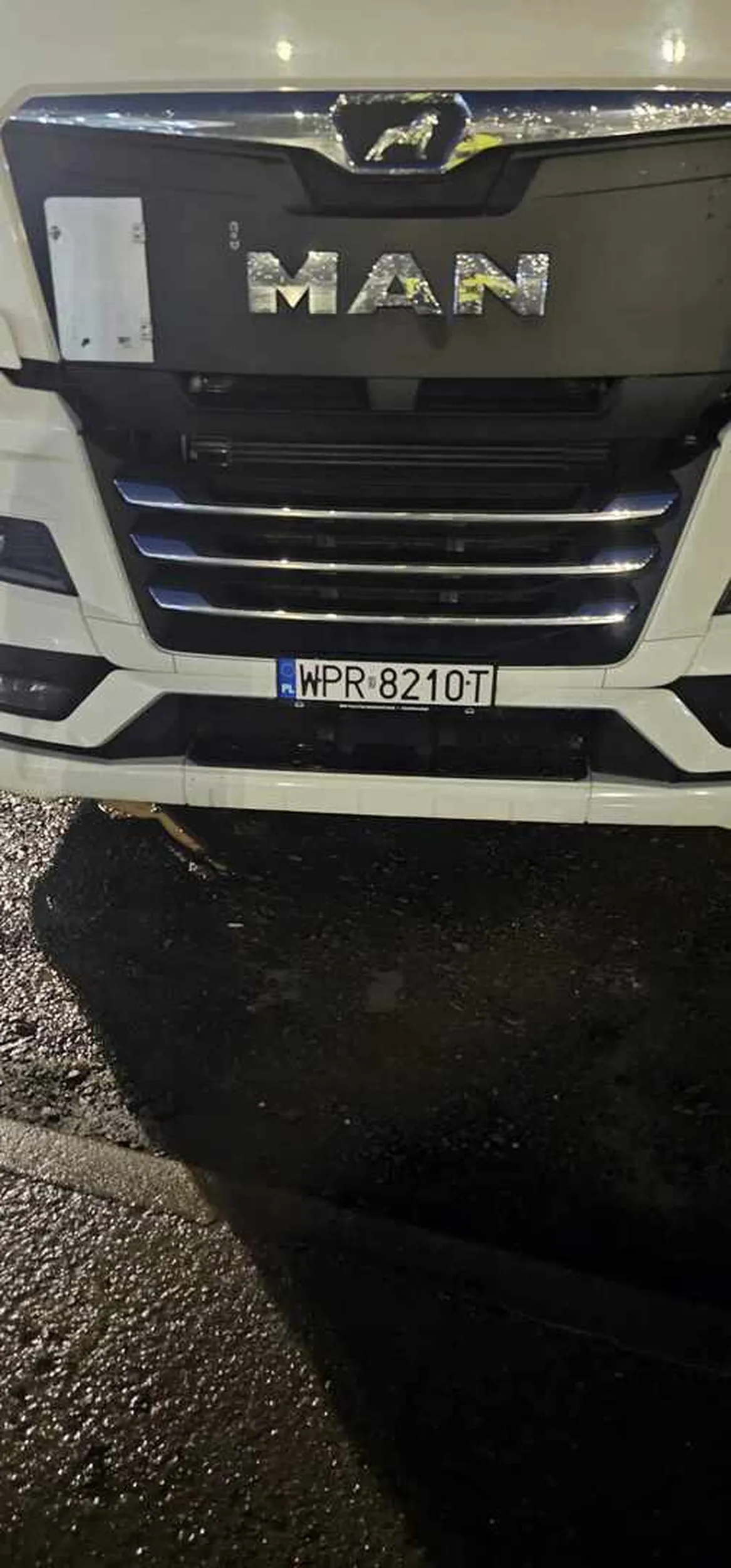 Dobry chłopak, jeździ jak emeryt ale bezpiecznie.