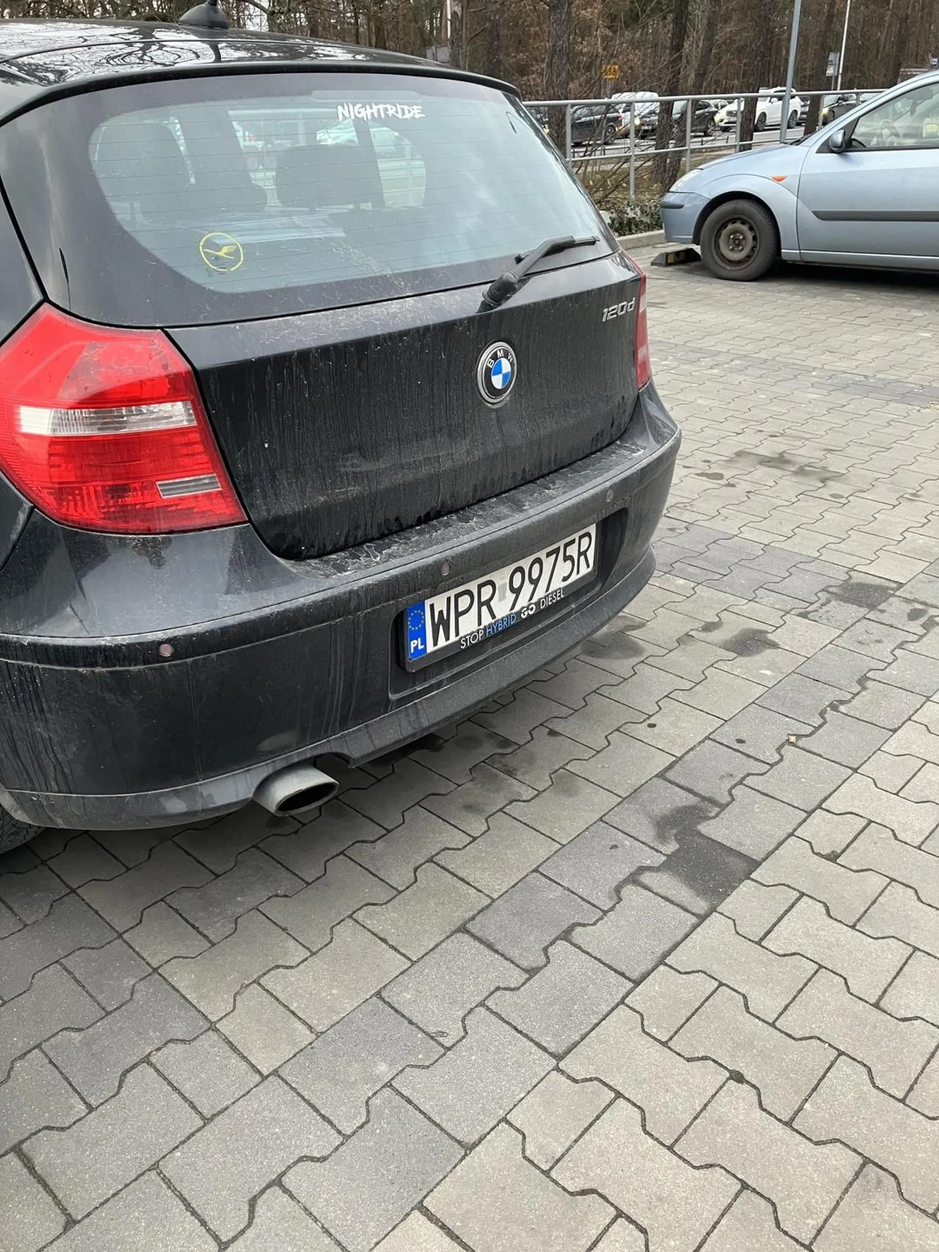 Zastawiłeś drzwi mojego auta pod zdrofitem. Naucz się parkować w linii