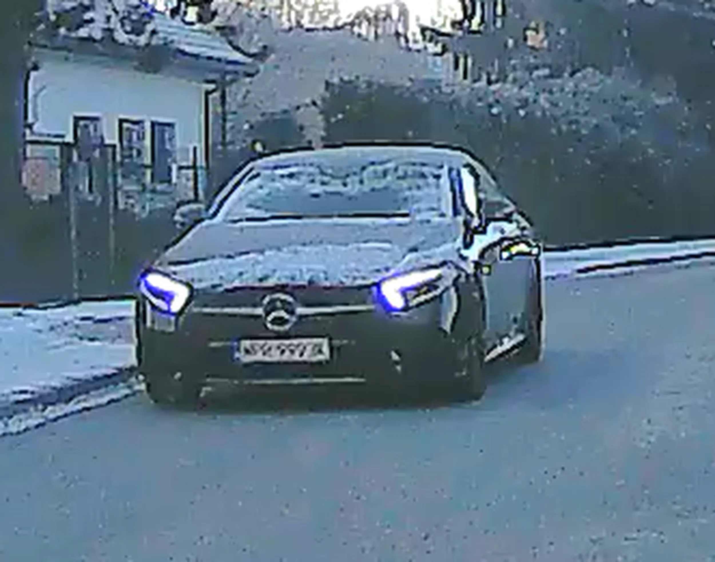 Czołgista, nie chce mu/jej się odśnieżyć przedniej szyby i jeździ z wyskrobanym na środku paskiem. Reedukacja dla takich to połączenie przyjemnego z pożytecznym.