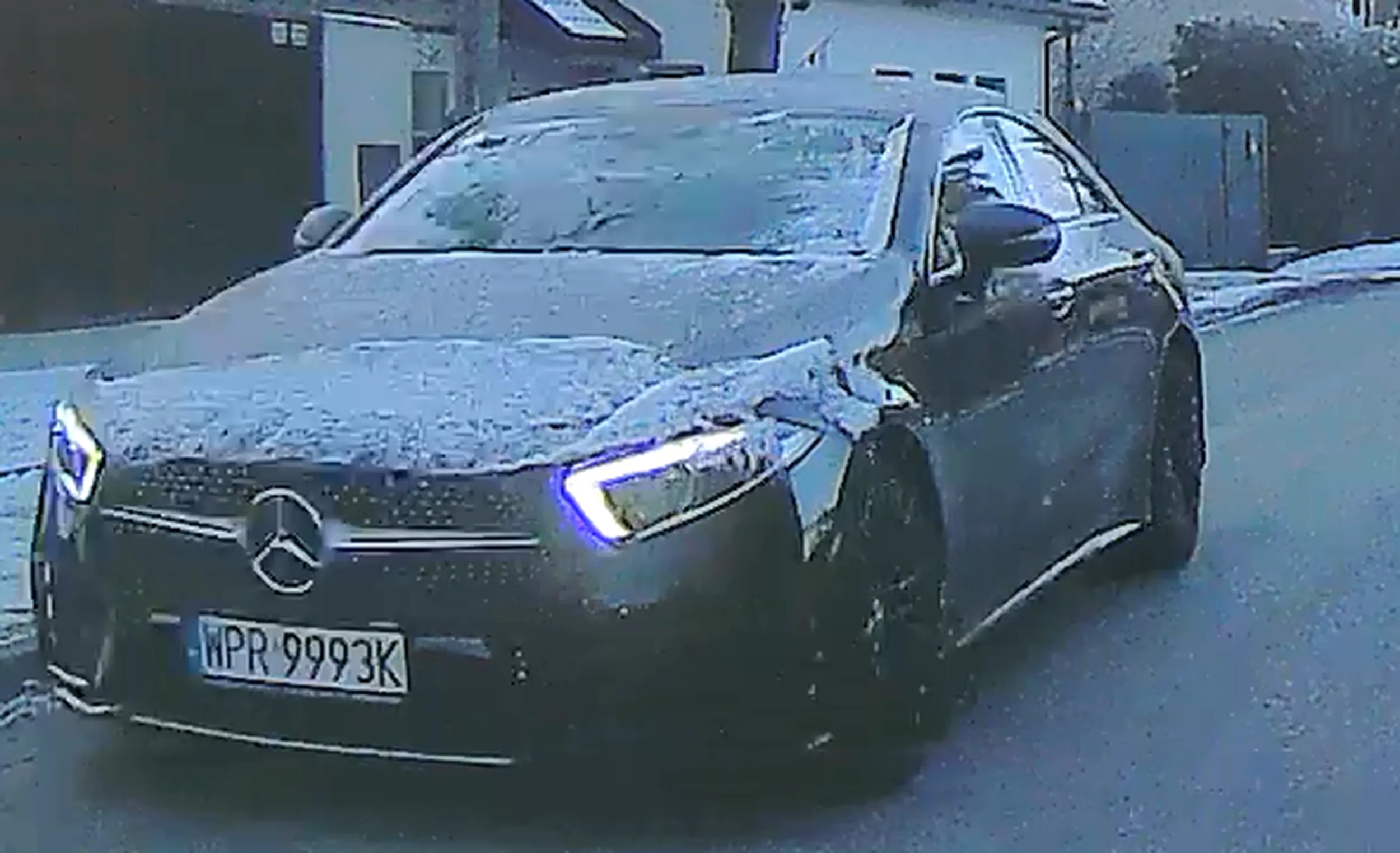 Czołgista, nie chce mu/jej się odśnieżyć przedniej szyby i jeździ z wyskrobanym na środku paskiem. Reedukacja dla takich to połączenie przyjemnego z pożytecznym.