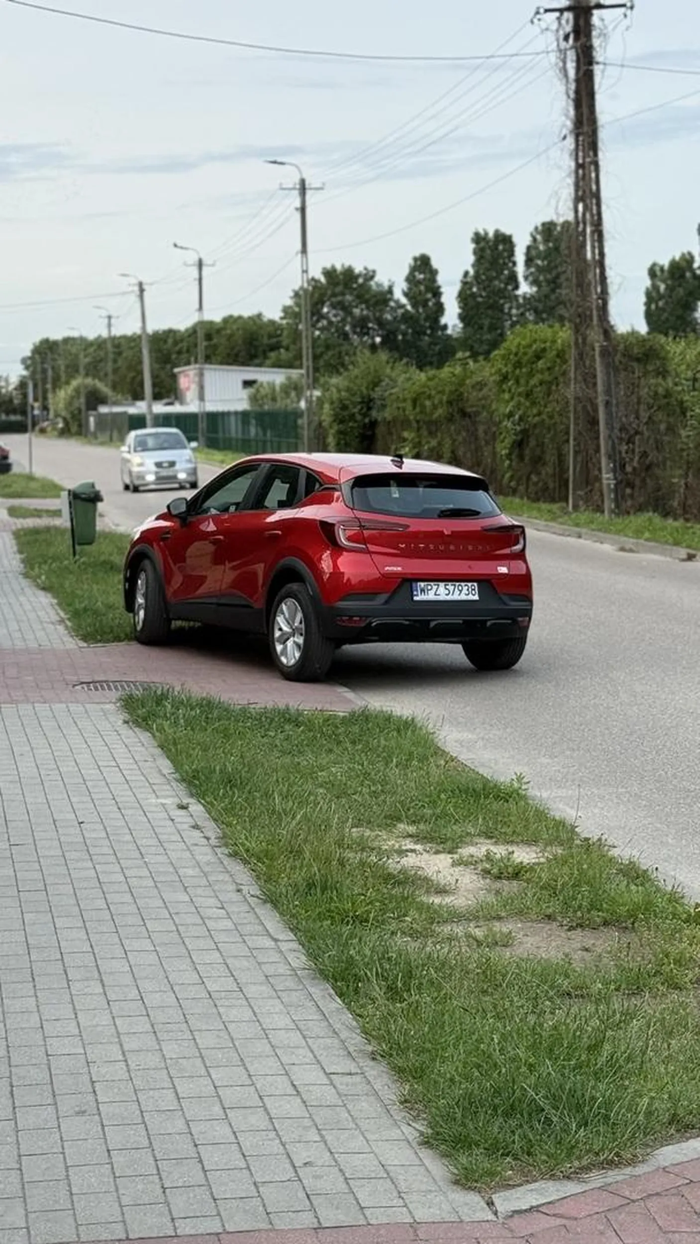 Daleko do parkingu było?