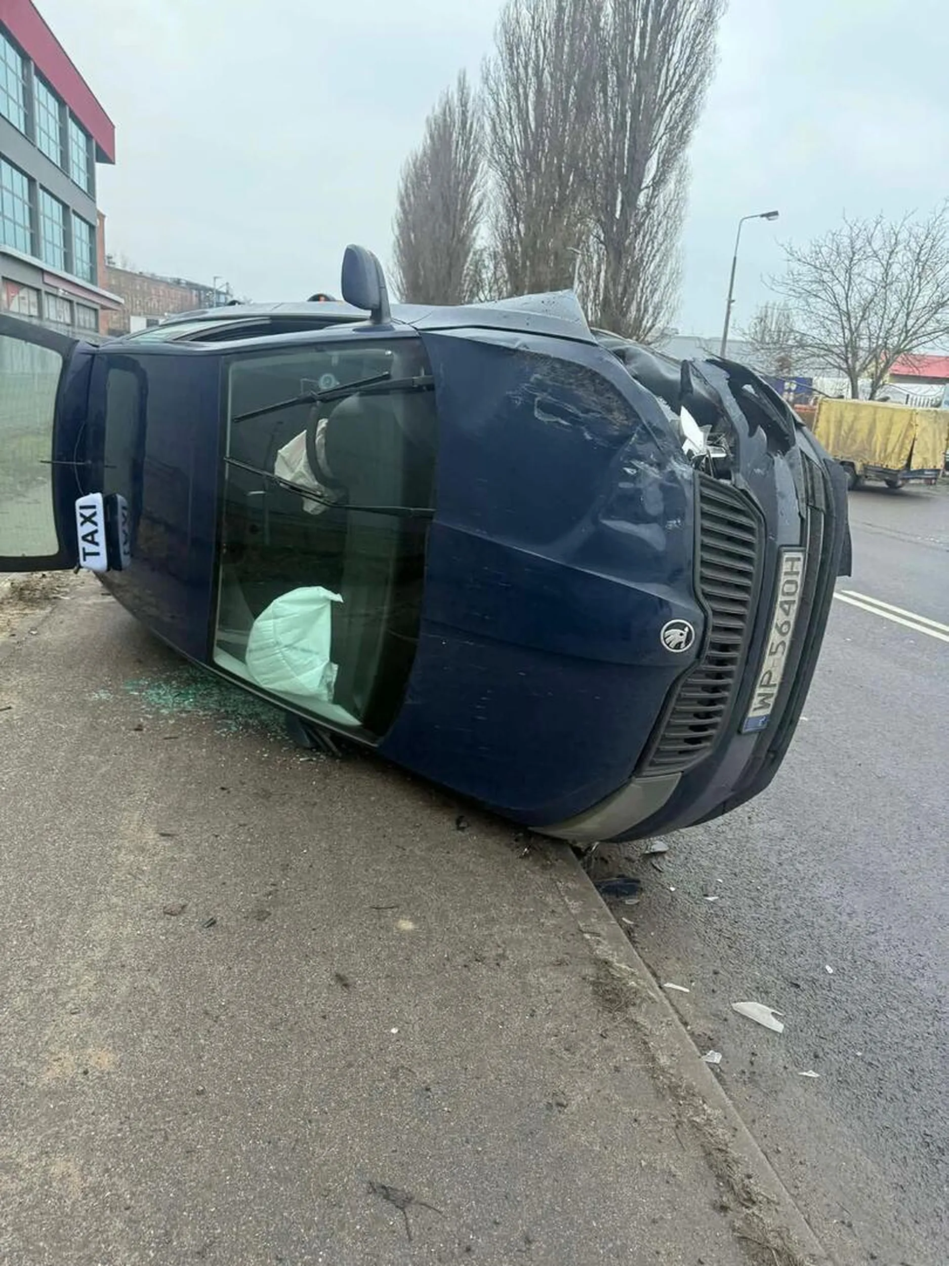 tu nie wolno parkować