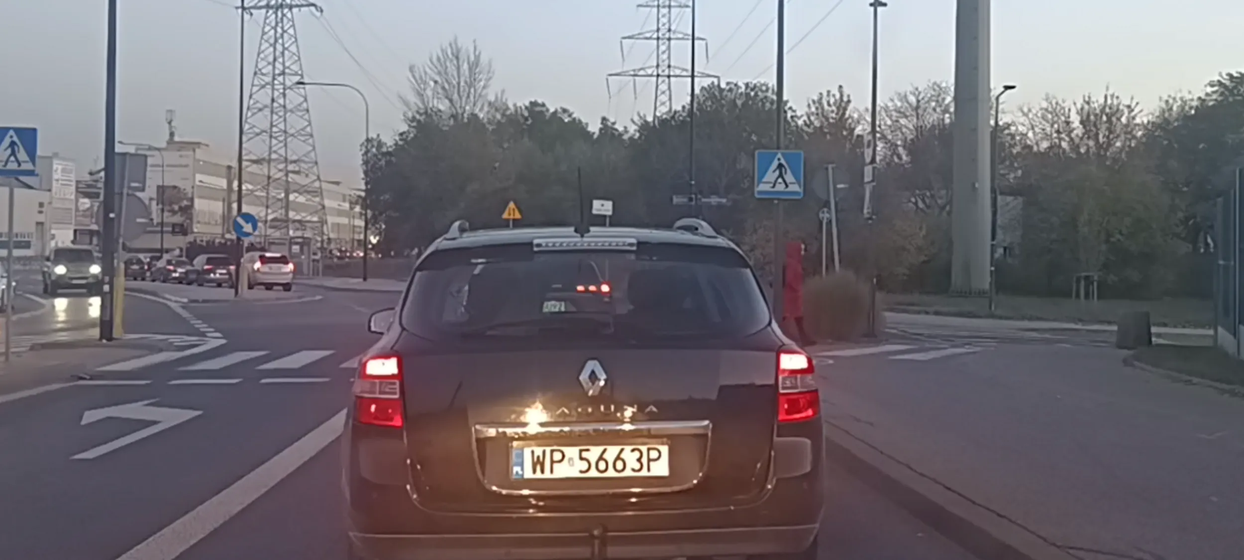 Bandyta drogowy zajechal mi drogę na pasie przy prędkości 80kmh i ostro hamował.