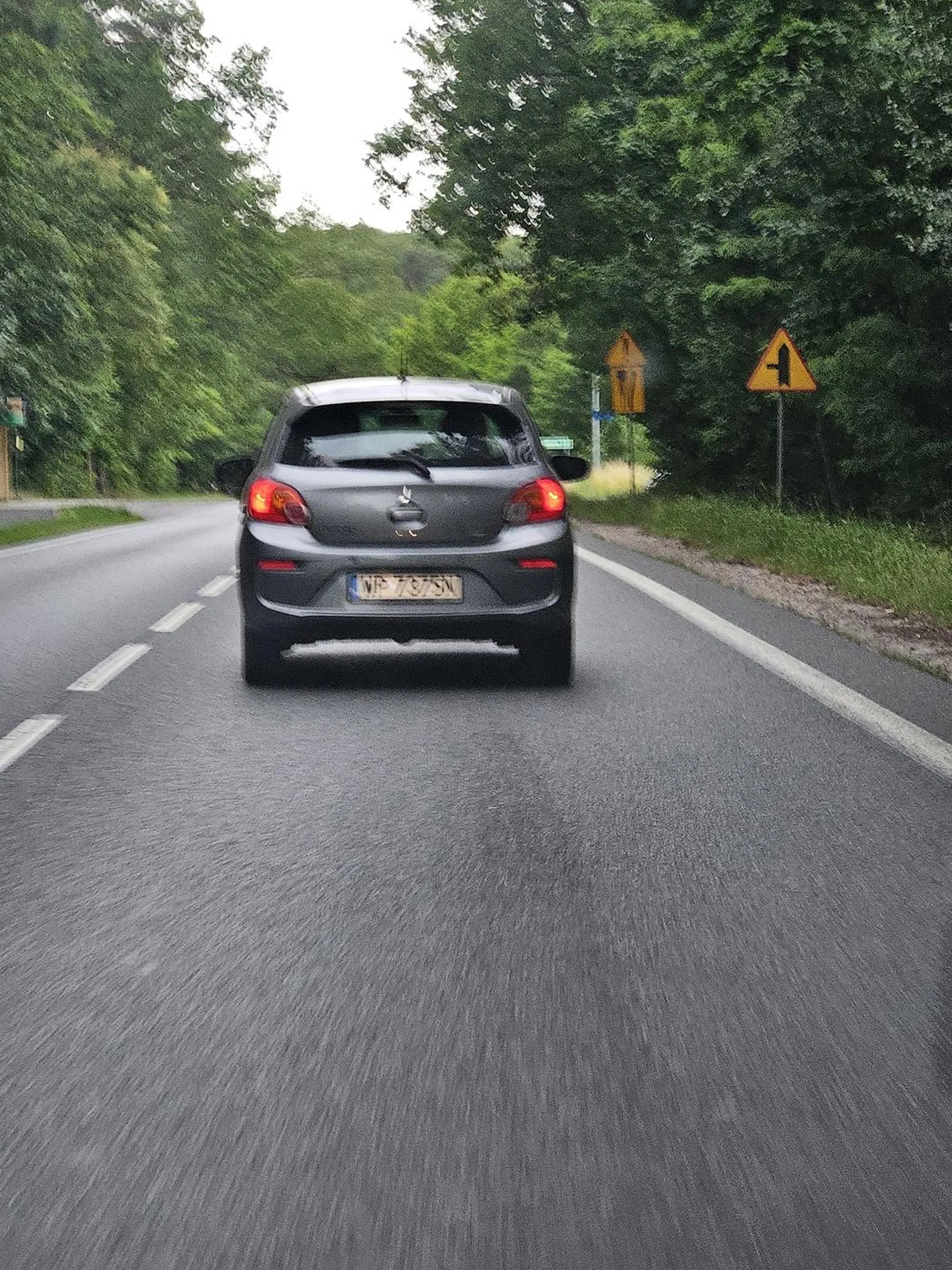 Dozwolone 90, ciśnie stale przez cały odcinek 45