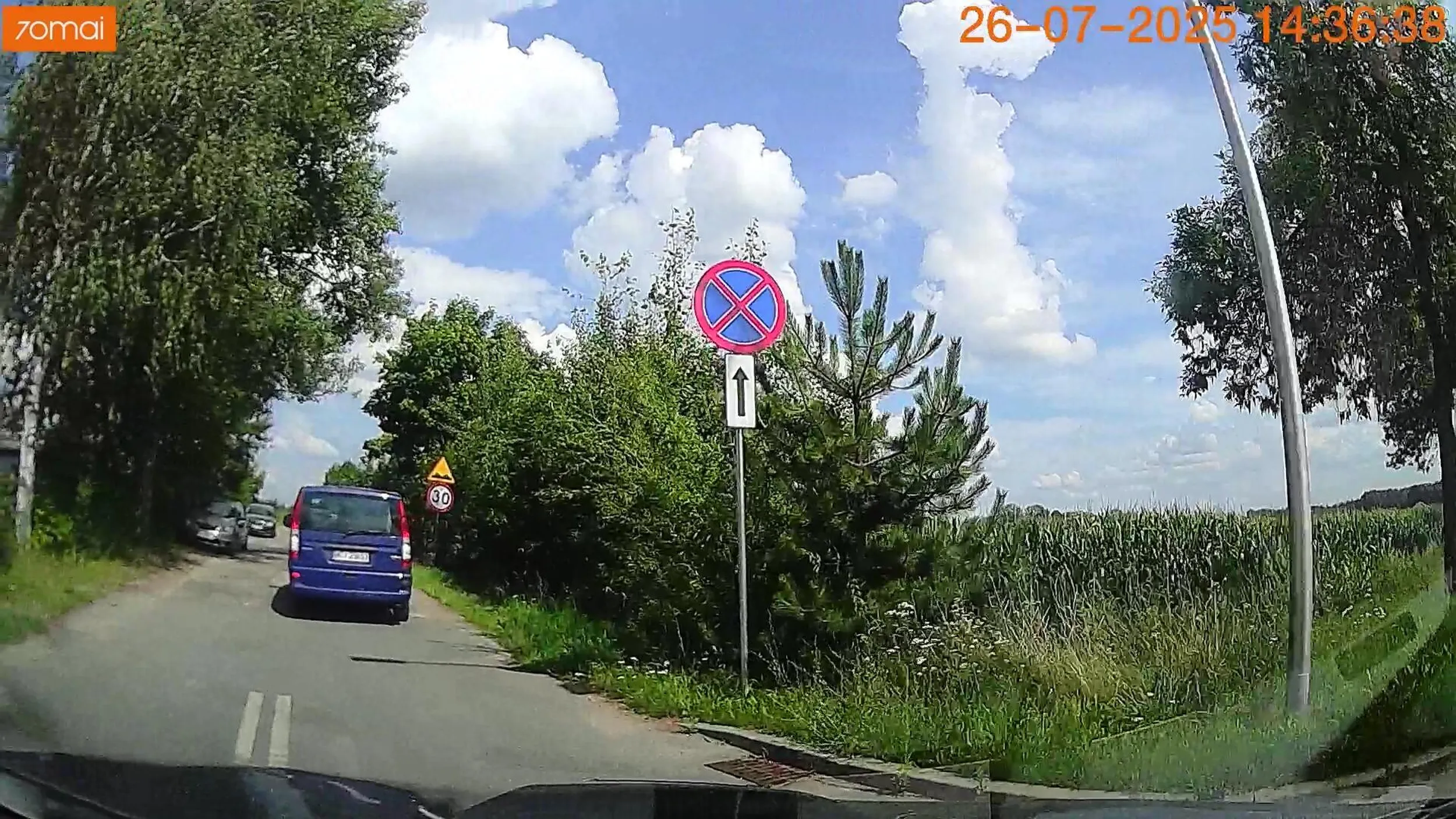 Takiemu to tylko tym znakiem przez łeb dać, to może się nauczy, po co on jest tam.