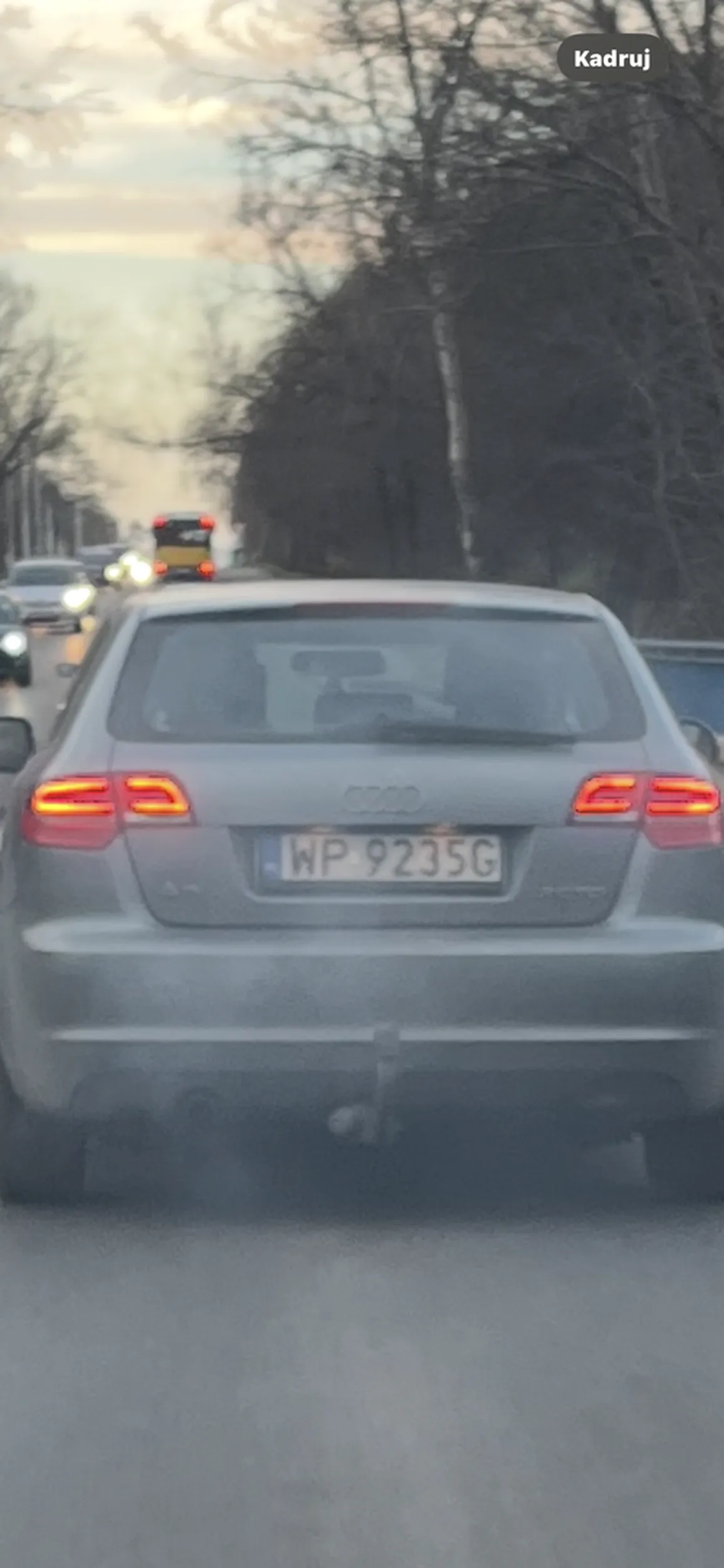 Chlopie, zrób coś z tym paździerzem kałdi, bo się nie da za tym badziewiem jechać tak dymi, zatruwasz ludzi i środowisko