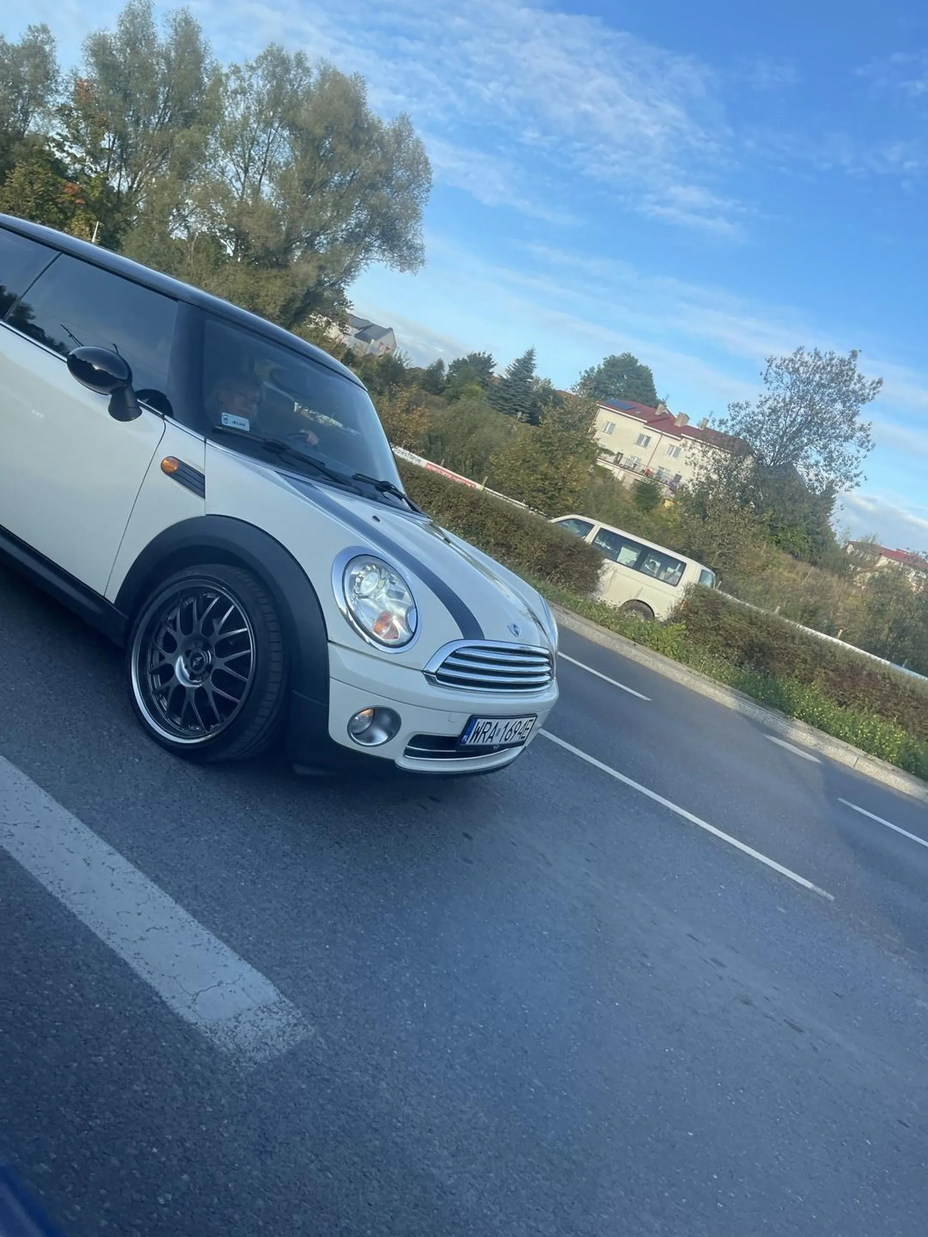 Tępa pisda zmienia pas wymuszając pierwszeństwo i bez kierunków.