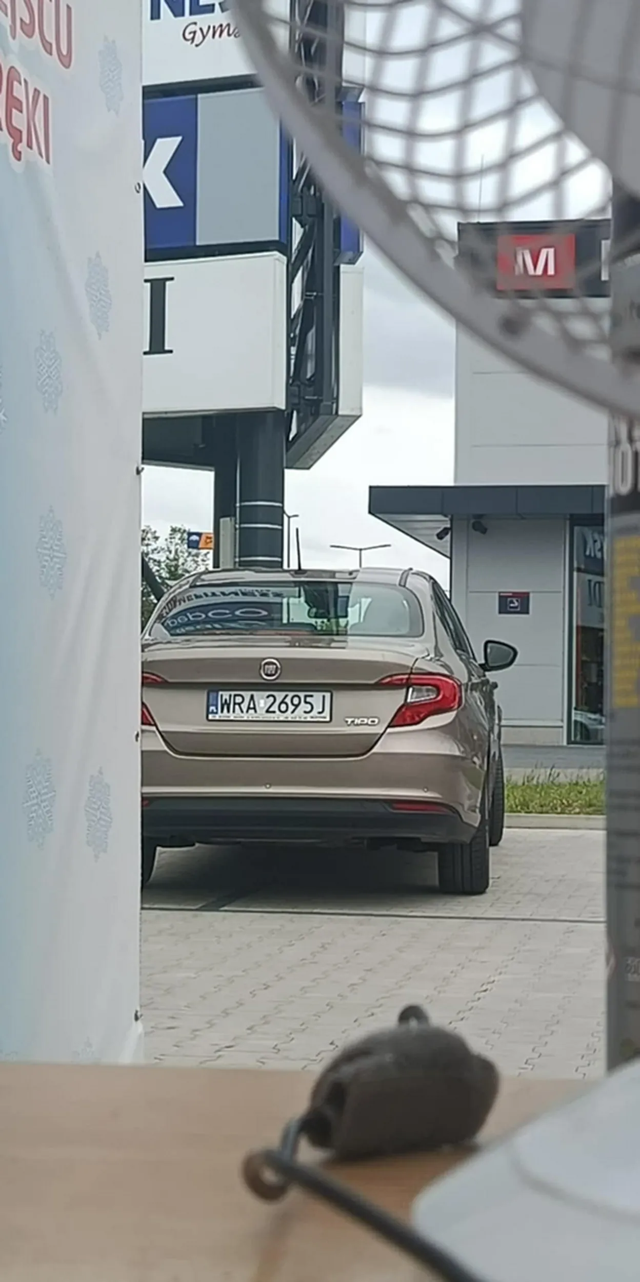 Jak to blondynka nie umie parkować trzeba po prostu się nauczyć znowu ?